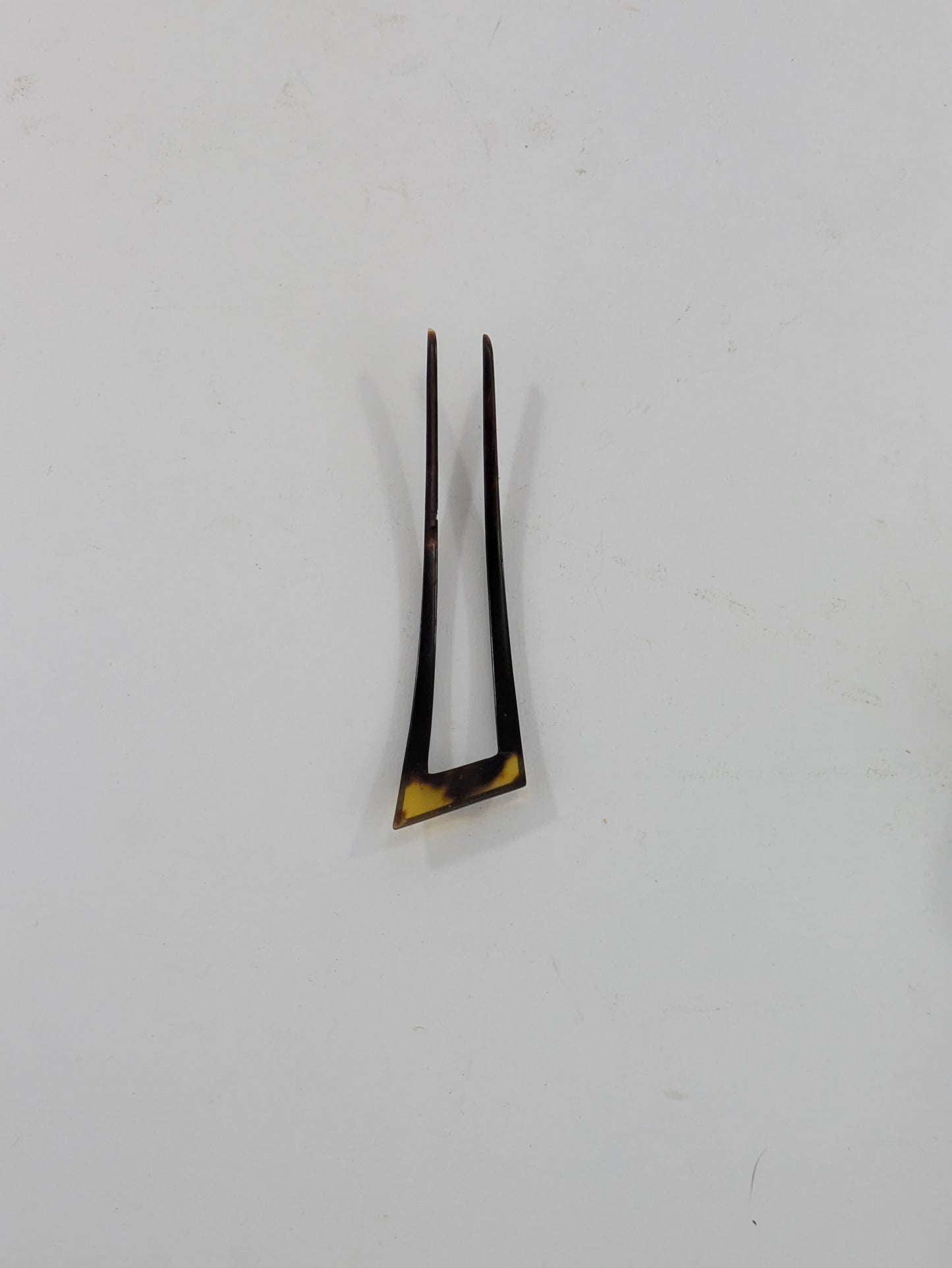 Antique Japanese Kanzashi Hairpin Openwork Geometric Form in Imitation Tortoiseshell – 4¾"5