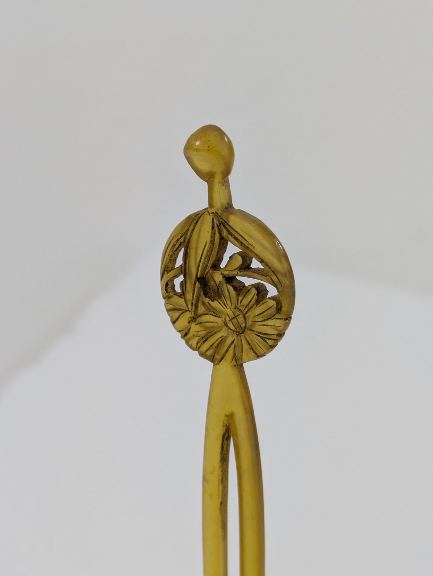 Antique Japanese Kanzashi Hairpin Chrysanthemum Leaf Motif in Amber Celluloid 6½"