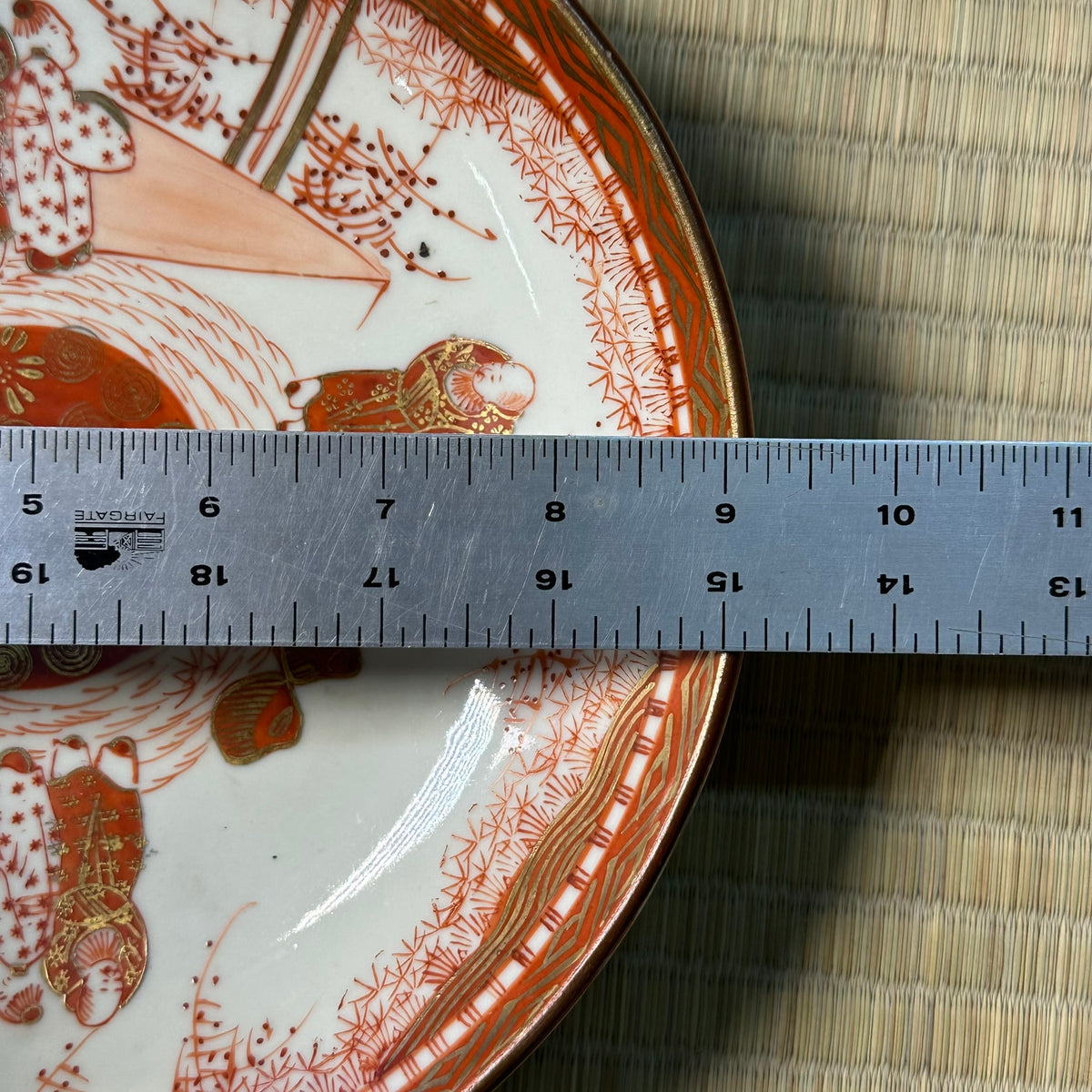 Antique Japanese Kutani Porcelain Plate Aka-e Figural Composition Meiji 9"W