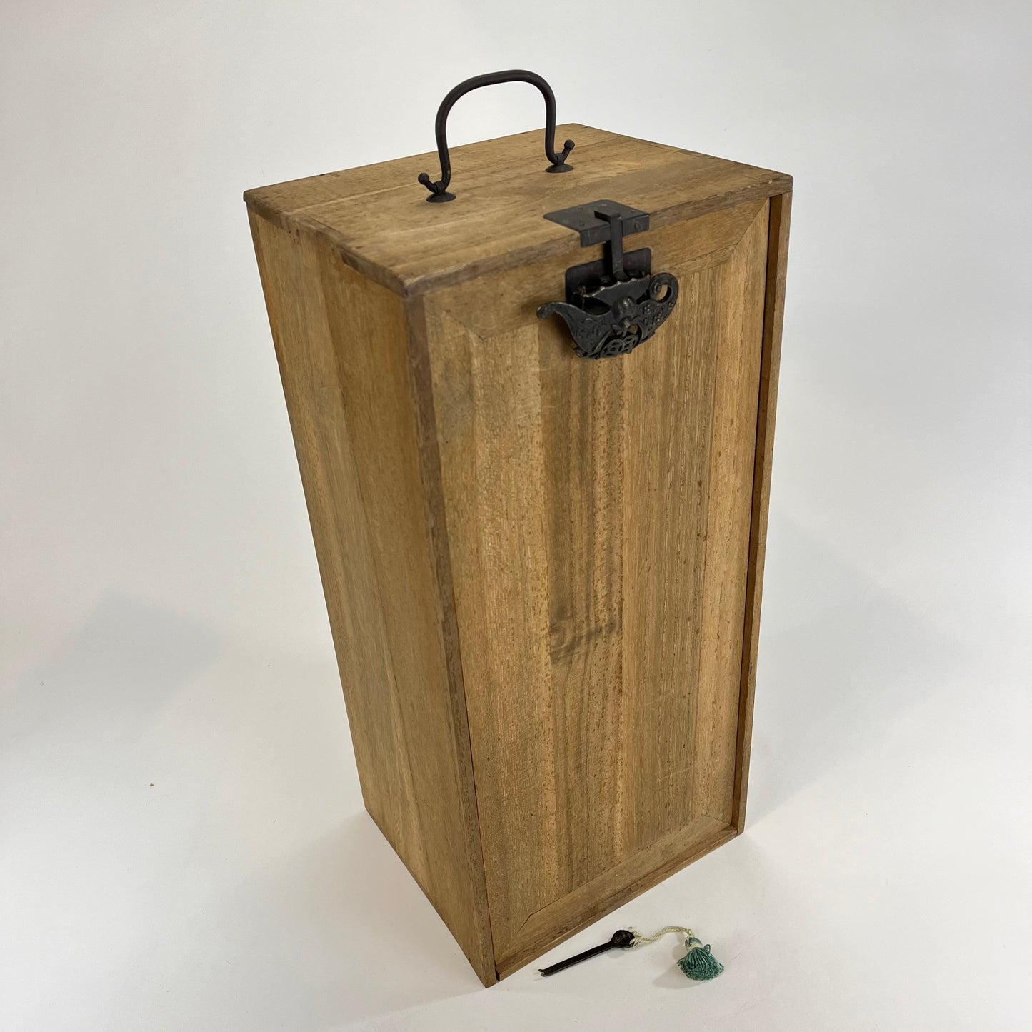 Japanese Chabako Tea Ceramony Travel Kiri Wood Box w/ Bat Lock 17"
