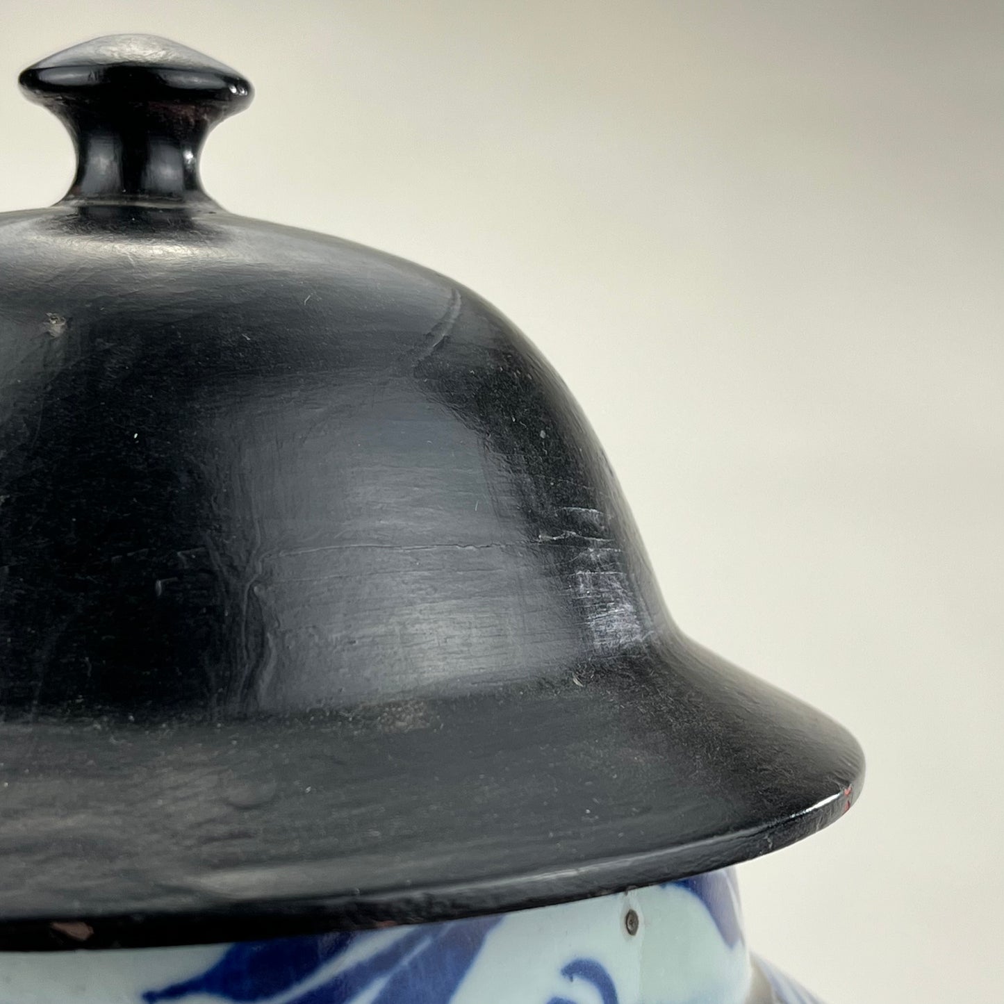 Antique Chinese Qing 19th Century Blue & White Temple Jar w/ Lid Hand Painted 8"