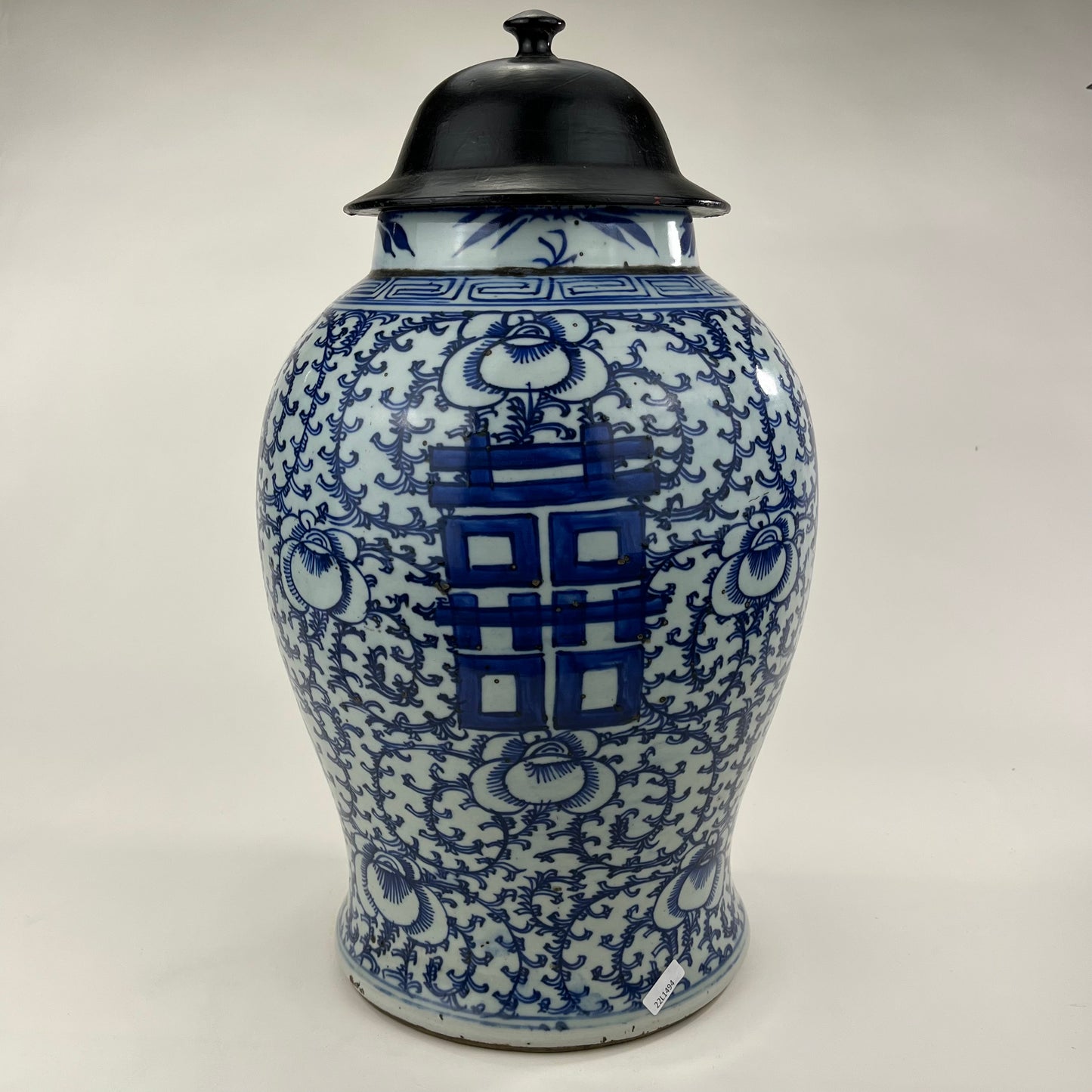 Antique Chinese Qing 19th Century Blue & White Temple Jar w/ Lid Hand Painted 8"