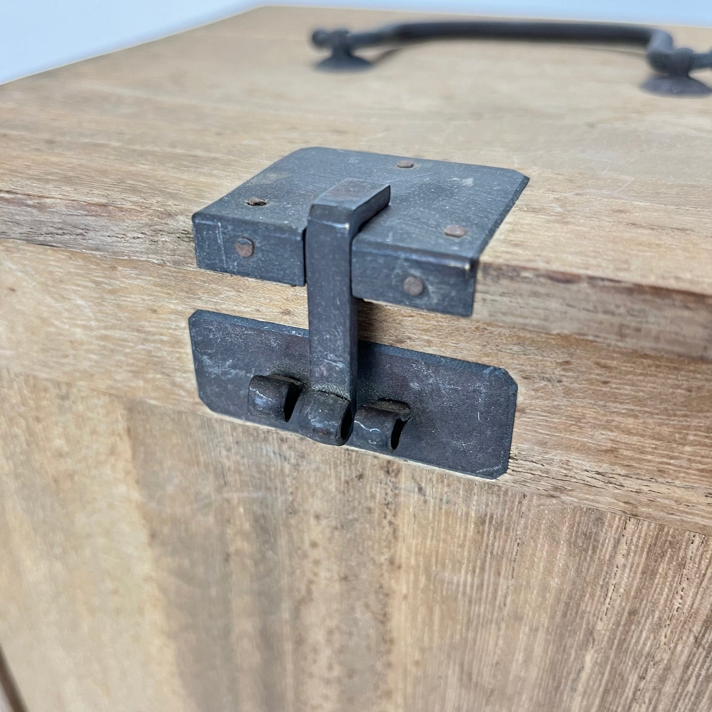 Japanese Chabako Tea Ceramony Travel Kiri Wood Box w/ Bat Lock 17"