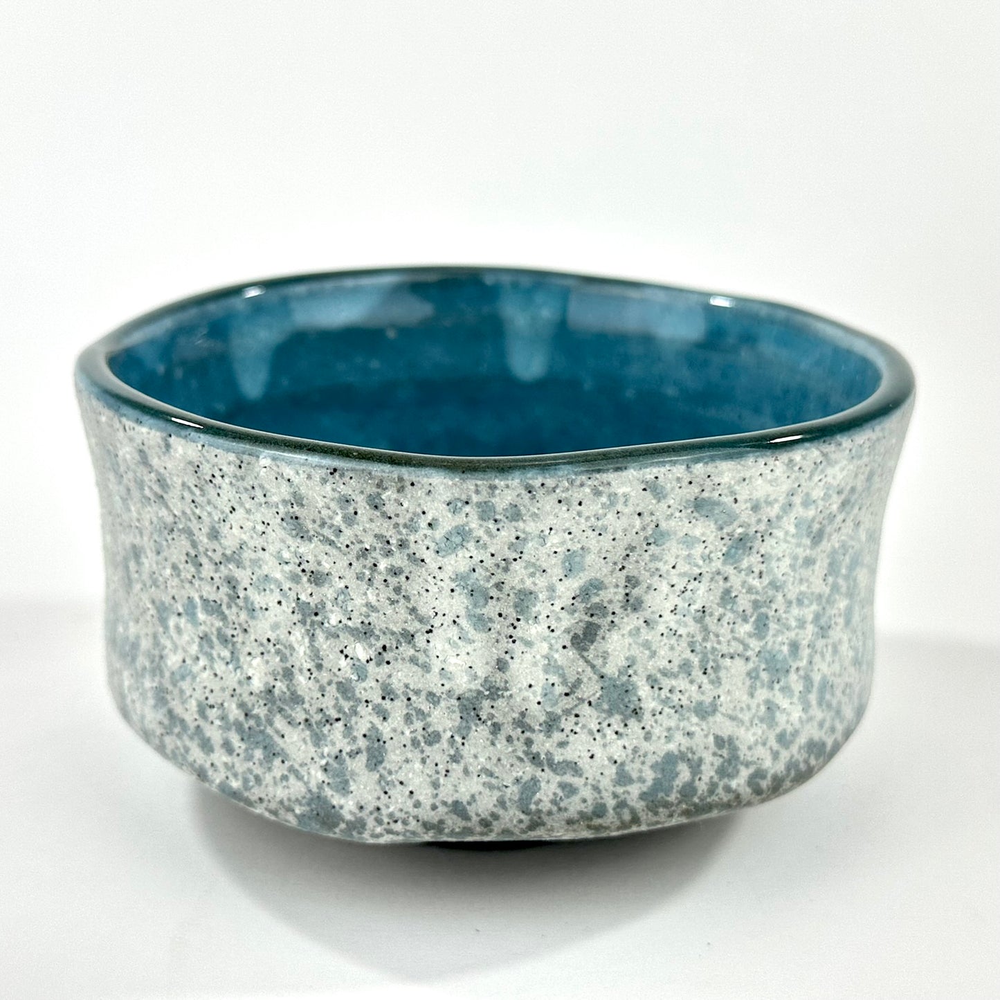 Japanese Chawan Matcha Tea Bowl Grey Speckle Exterior Blue Interior Two Tone Glaze NEW 5"