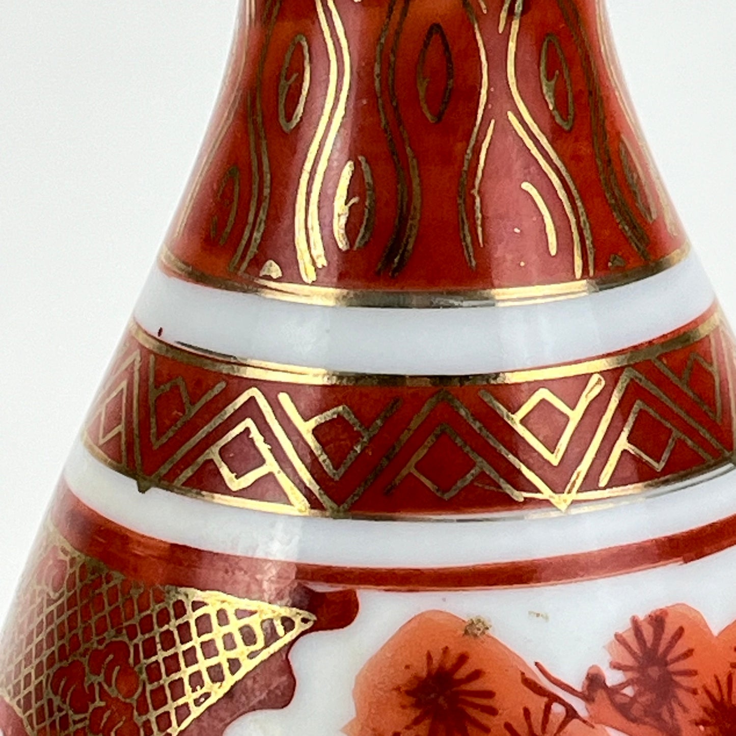 Antique Japanese c1920 Red Kutani Tokkuri Sake Bottle Philosophers Reading Scroll 6.5"