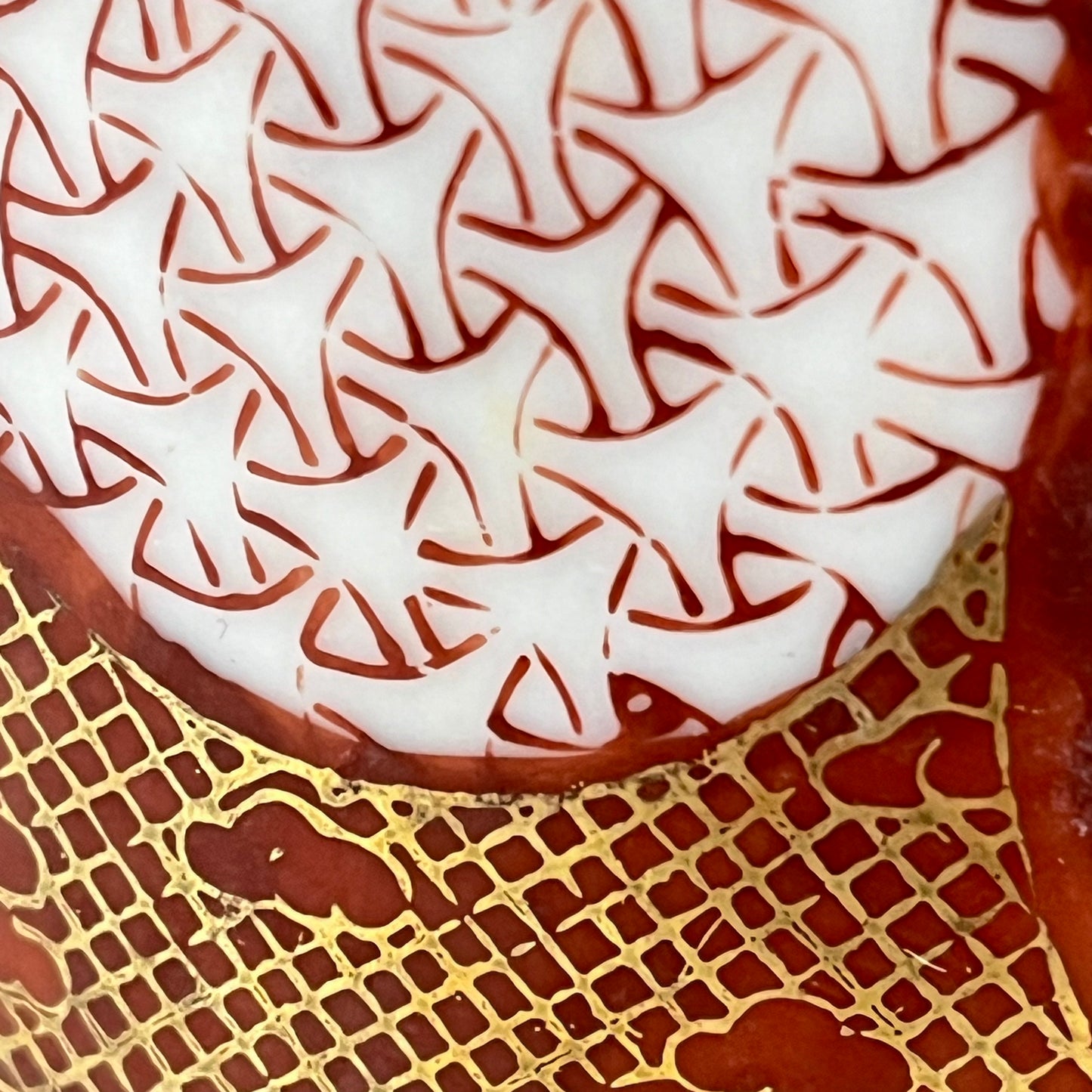 Antique Japanese c1920 Red Kutani Tokkuri Sake Bottle Philosophers Reading Scroll 6.5"