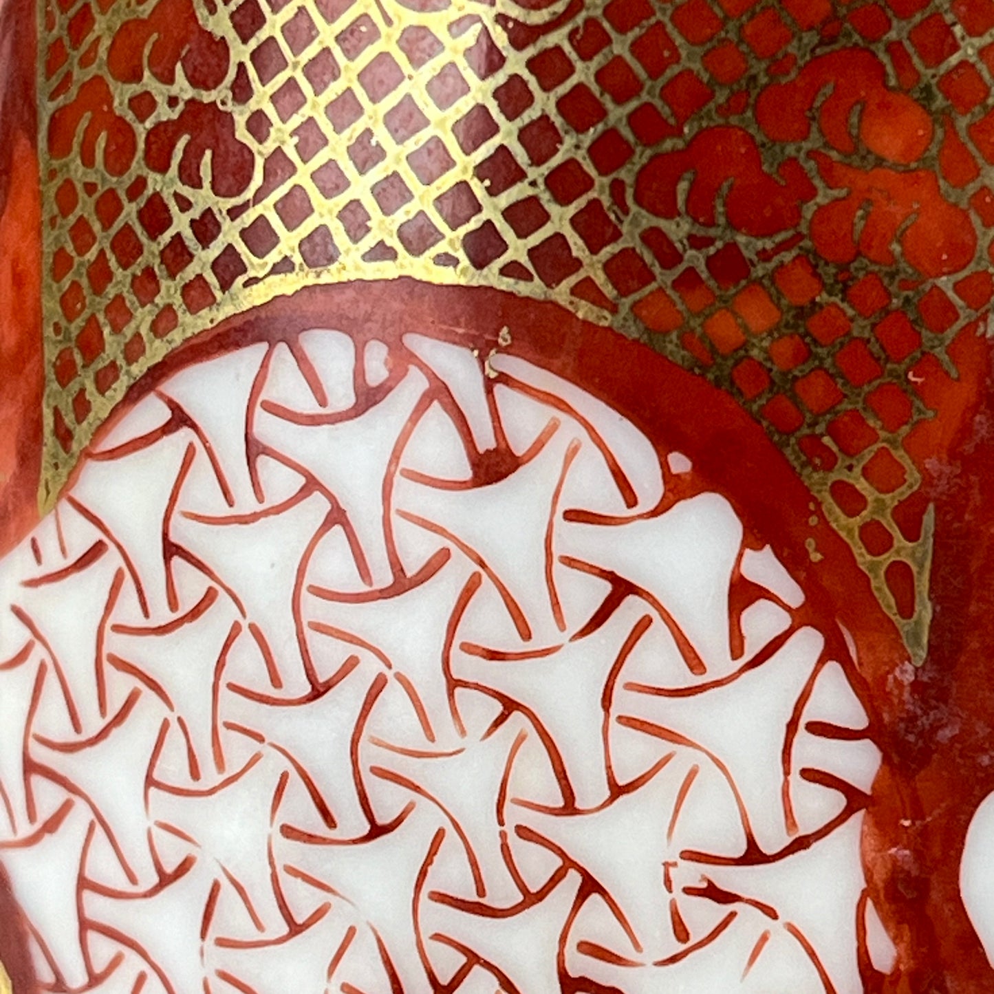 Antique Japanese c1920 Red Kutani Tokkuri Sake Bottle Philosophers Reading Scroll 6.5"