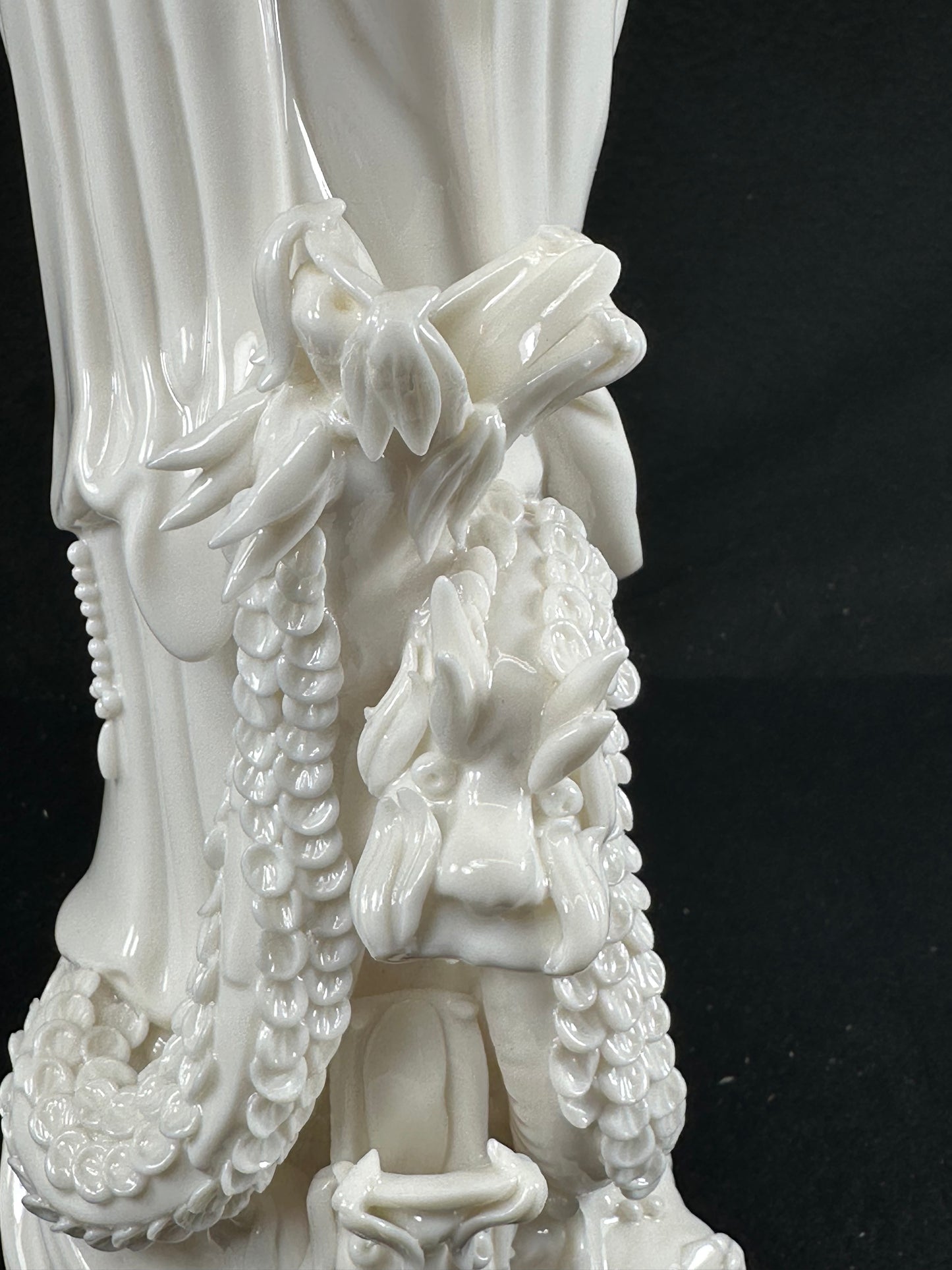 Quan-Yin Statue Porcelain Kutani God/Gooddess of Compassion Drip Fountain 15”