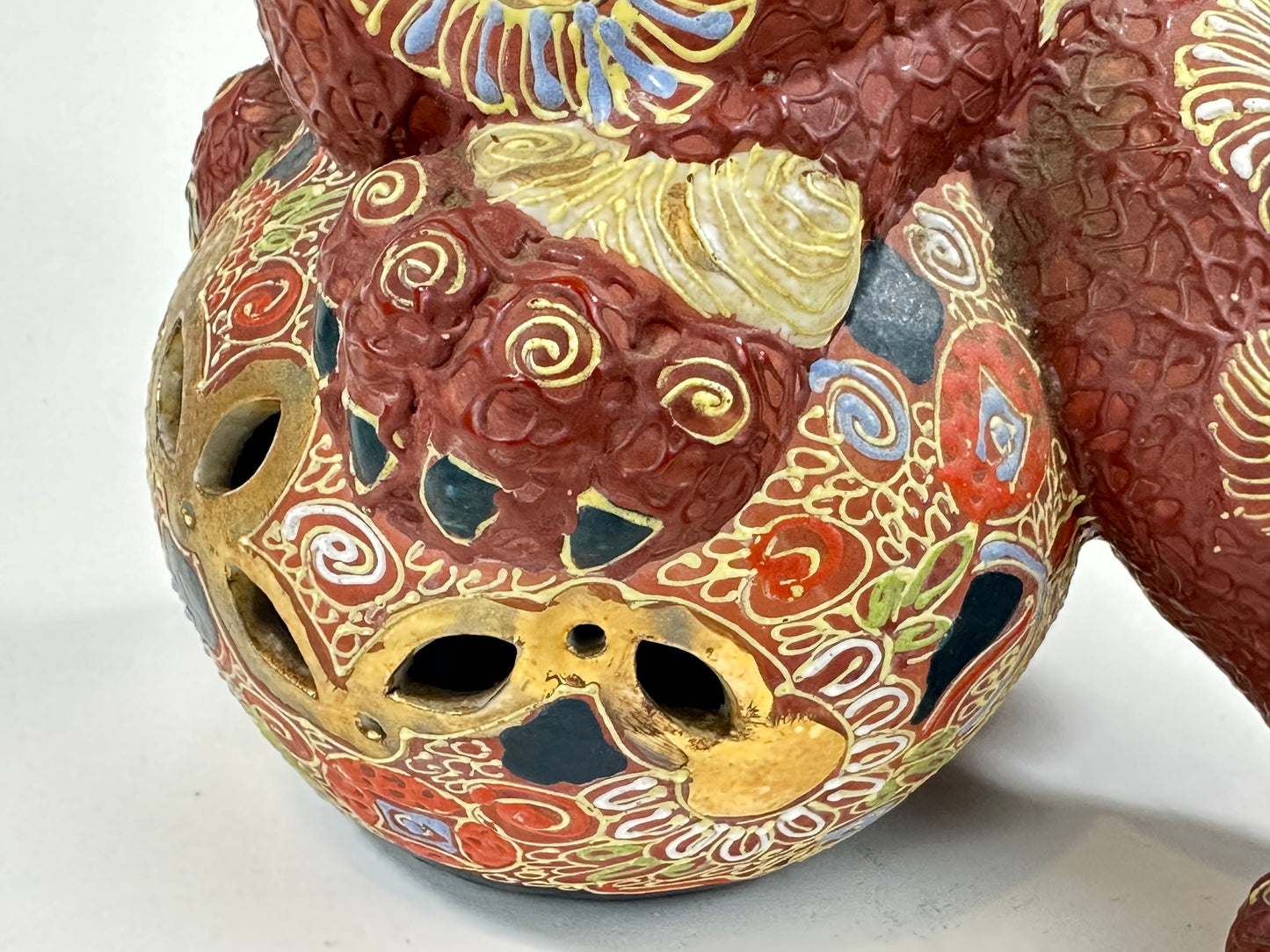 Vintage Japanese Kutani Cermic ShiShi Temple Lion Foo Dog Statue 9”