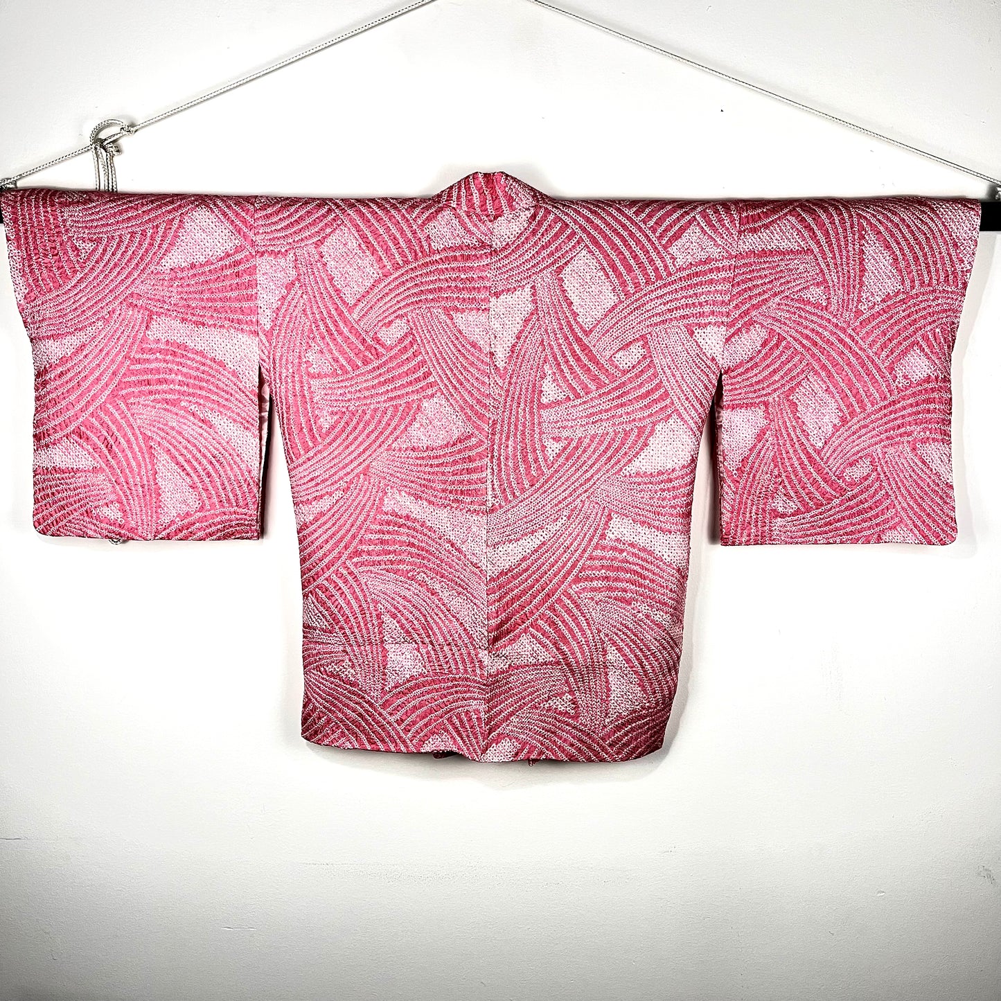 Vintage Japanese Silk Haori Coat in Shibori Tie-dye Pink Weave pattern 28"L