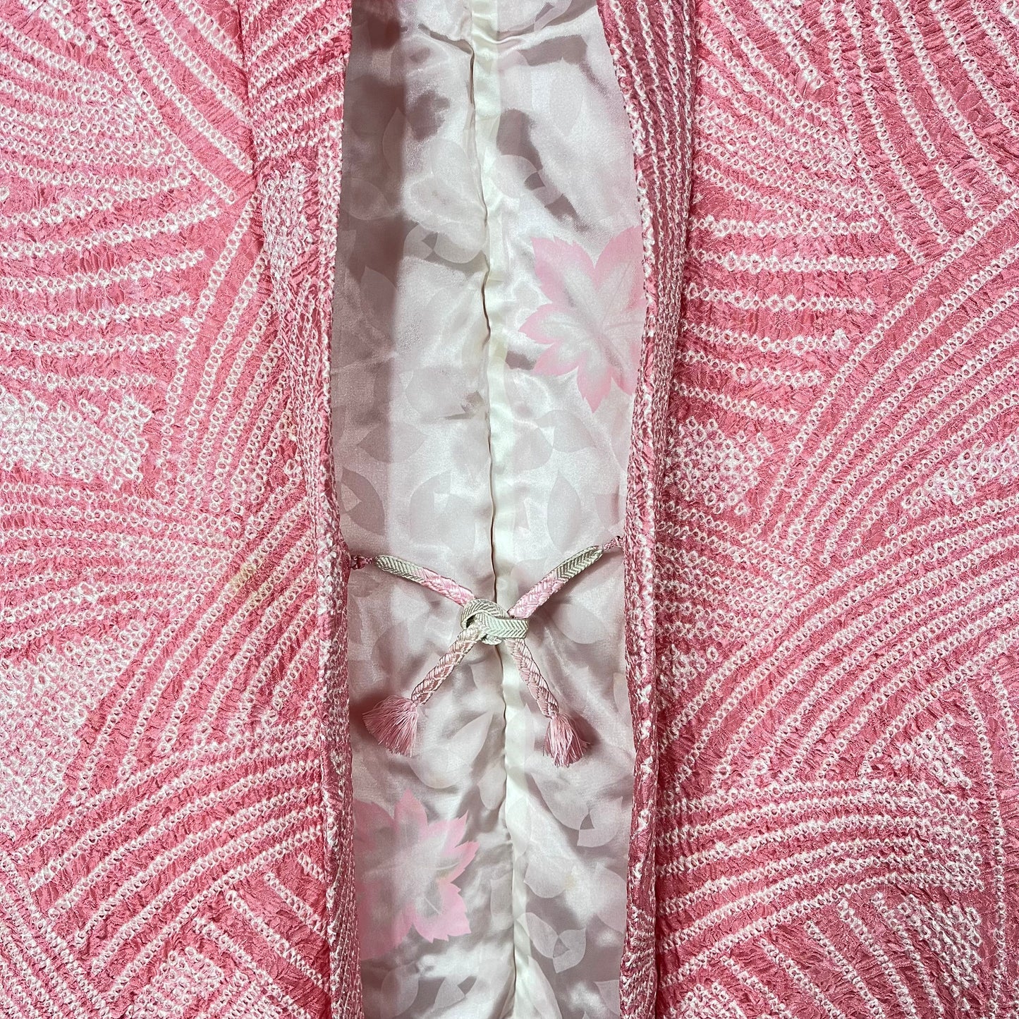 Vintage Japanese Silk Haori Coat in Shibori Tie-dye Pink Weave pattern 28"L