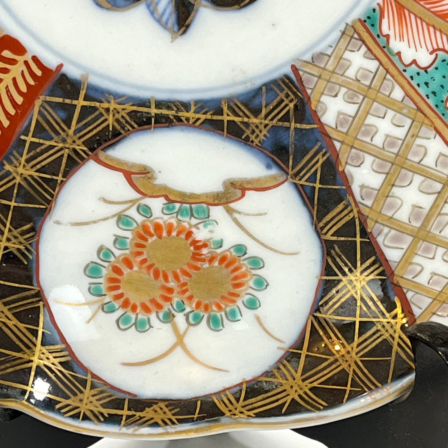 Antique Meiji Era Japanese Ceramic Aka-Imari Plate Traditional Designs