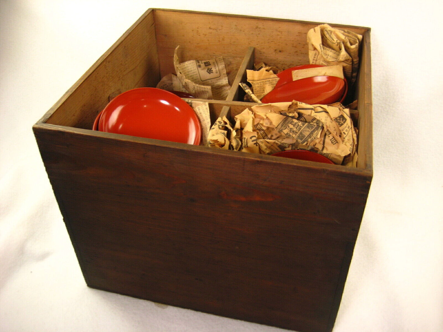 Antique Japanese Meiji Era (C1890) Pair Of Red Lacquer Bowls W/ Gold Cranes
