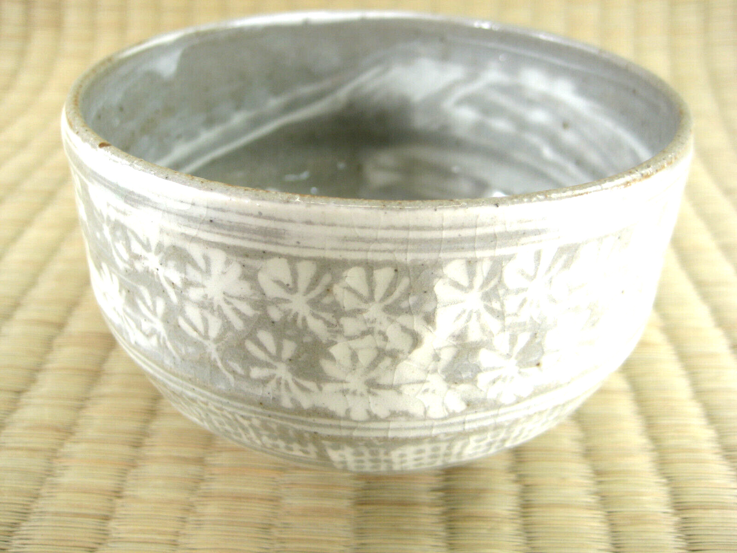 Vintage Japanese Chawan Tea Ceremony Bowl Hand Stamped Flowers Gray&White4"