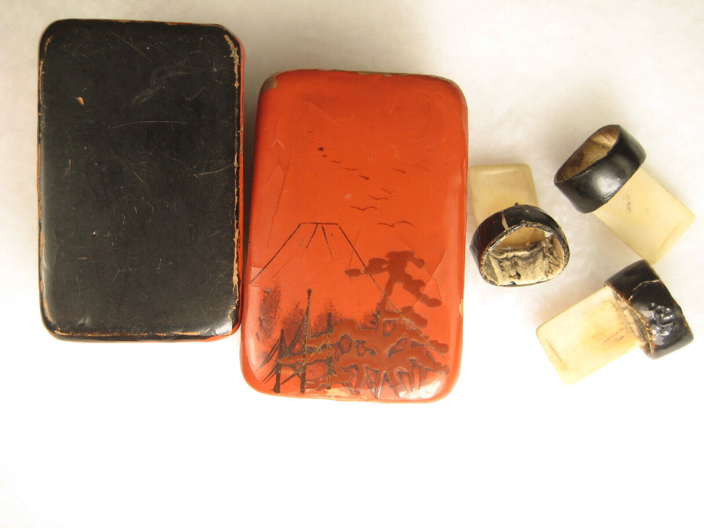 Antique c. 1900 Japanese Koto Musical Instrument 3 Picks w/ Lidded Case