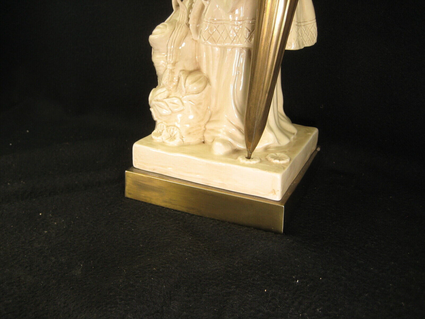 Vintage Chinese Statue (C.1960'S) Blanc De Chine Porcelain Woman W/ Umbrella