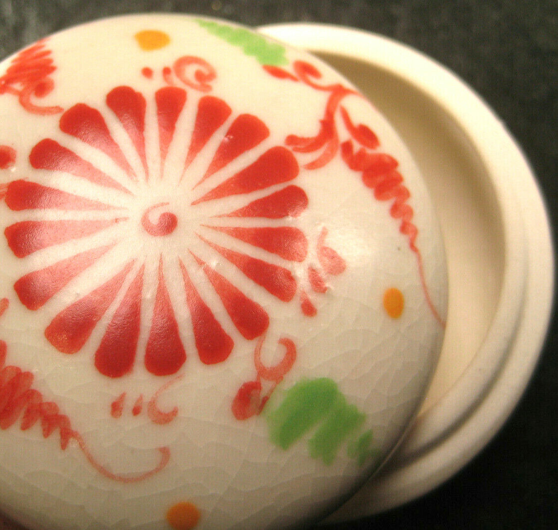 Antique Japanese Ceramic Hand Painted Kogo Inscence Holder Tea Ceremony White