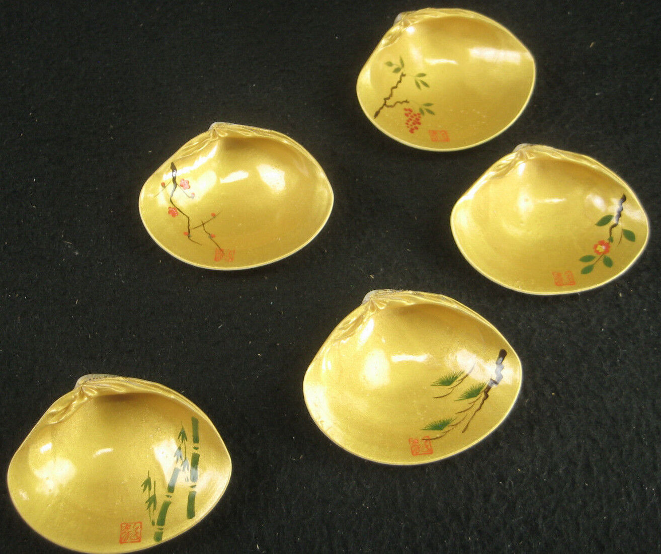 Japanese Kai-Awase Shell Game Set 5 Painted w/ Shochikubai Gold Clamshell