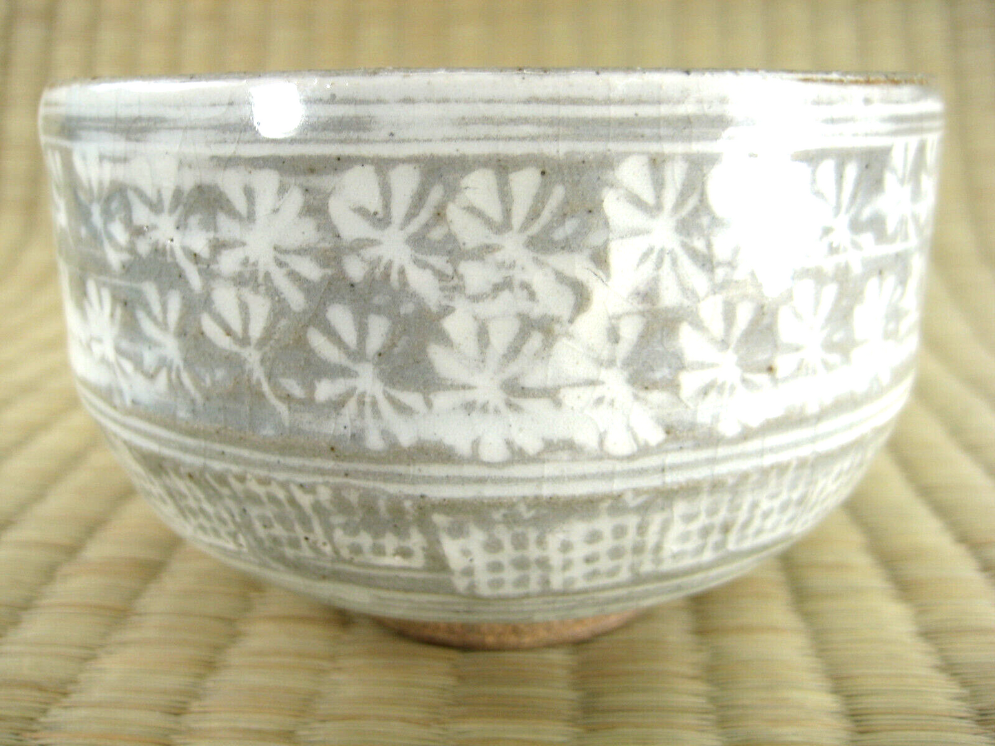 Vintage Japanese Chawan Tea Ceremony Bowl Hand Stamped Flowers Gray&White4"