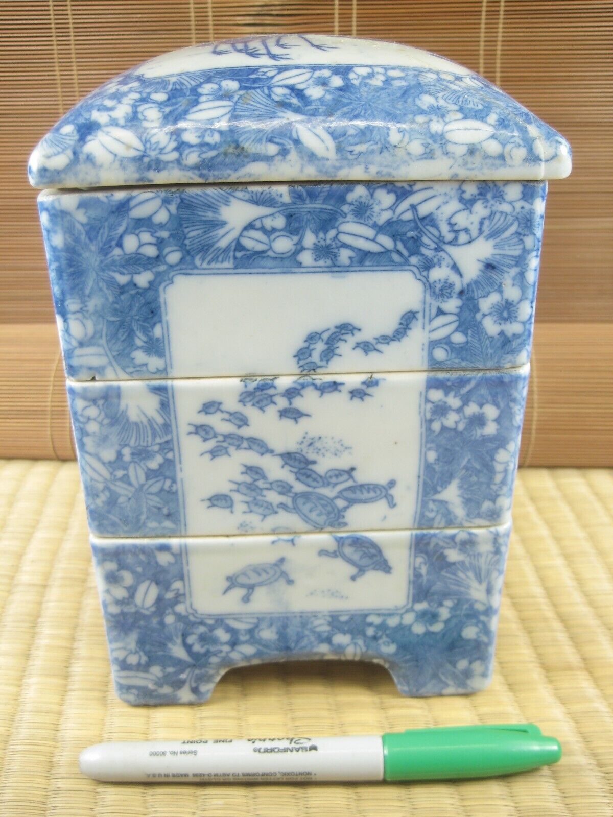 Antique Japanese (c1900) 3 Tiered Round Imari Kasane Jubako Turtles & Cranes