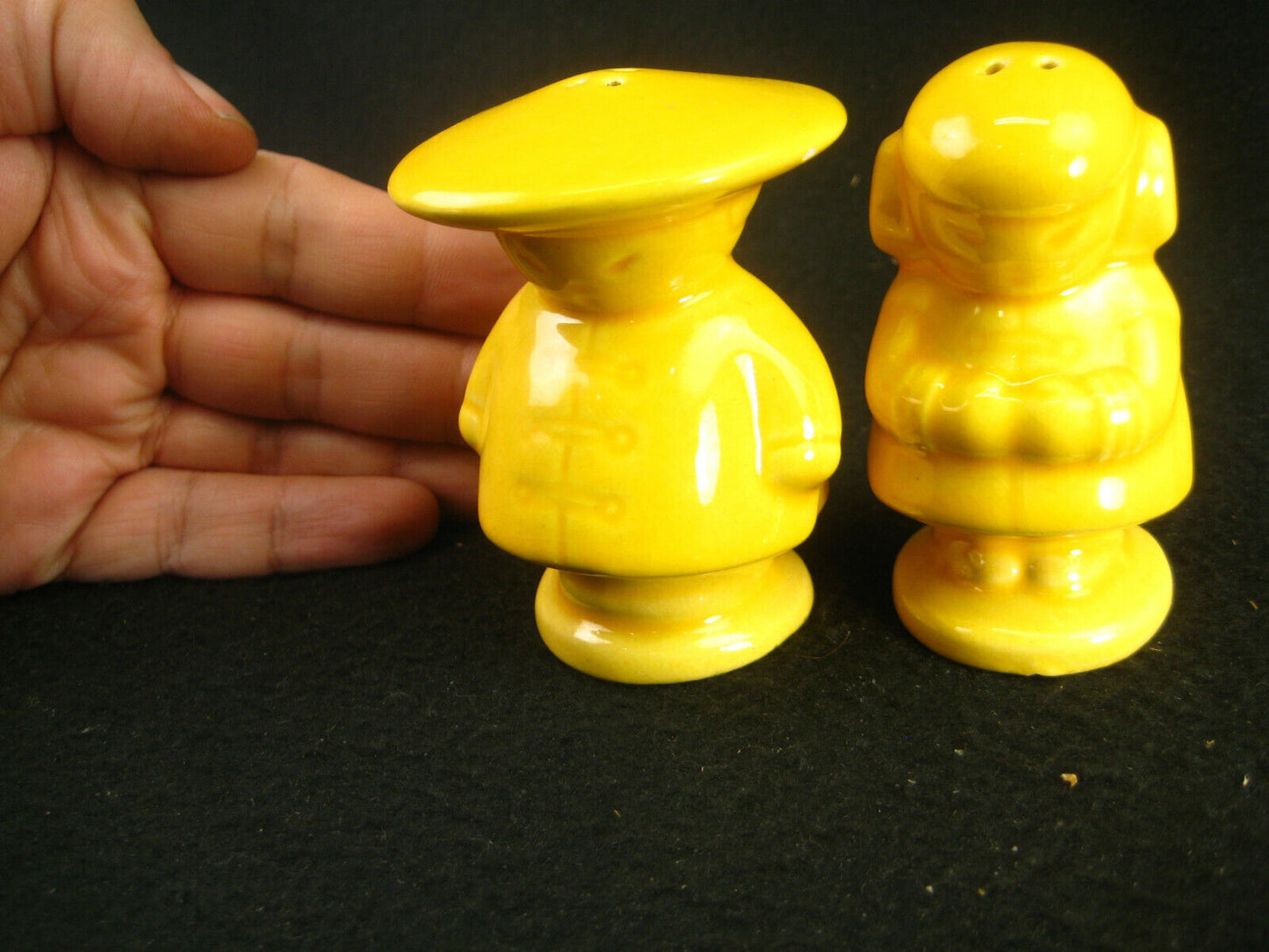 Vintage (C1950) Chinese Porcelain Collectable Salt And Pepper Shakers