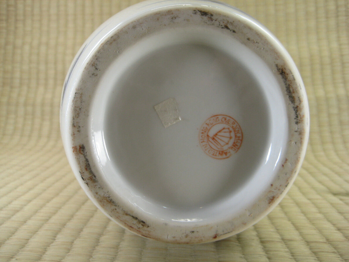 Chinese Decorative Imari White Porcelain Water Bucket Style Flower Vase