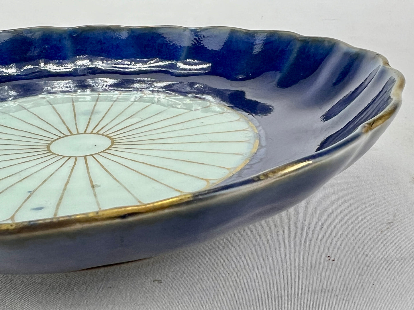 Antique Japanese Taisho Era c1920's Imari Ceramic Plate Chrysanthemum 9"