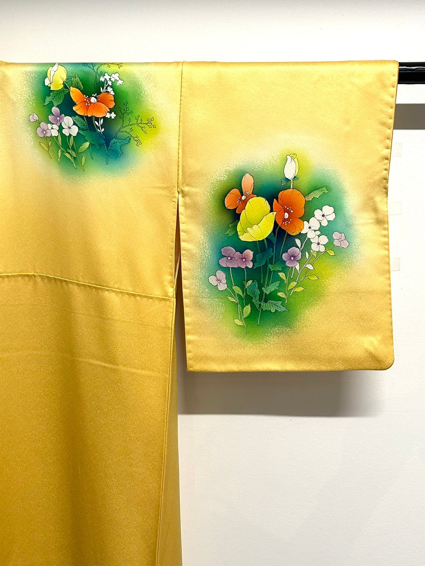 Vintage Japanese Silk Kimono Yuzen Poppy Bouquet Roundels Pale Yellow Showa