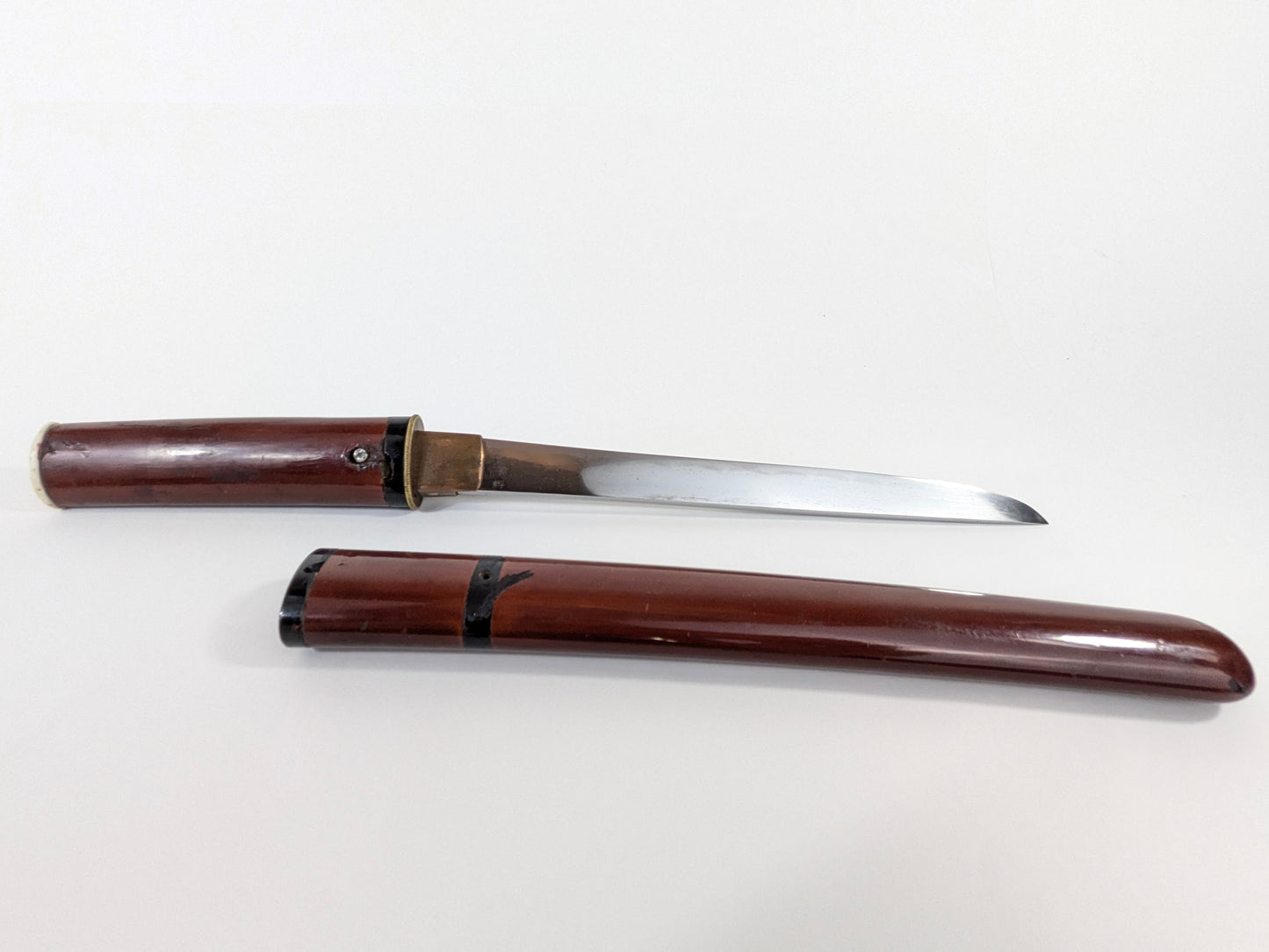 Japanese Edo Period or Earlier Signed “Kagemitsu” Tanto Samurai Sword in Red Sheath LS#101