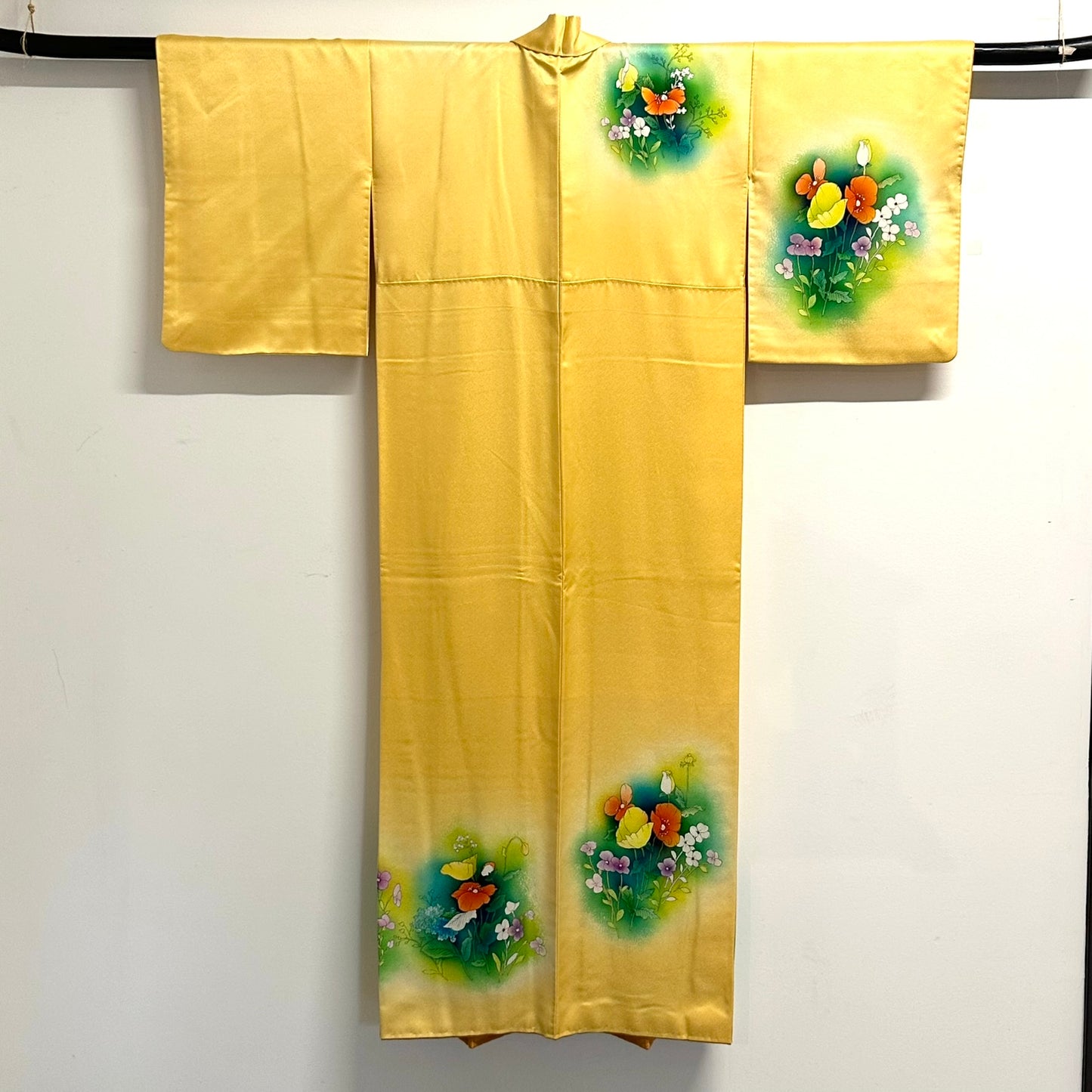 Vintage Japanese Silk Kimono Yuzen Poppy Bouquet Roundels Pale Yellow Showa