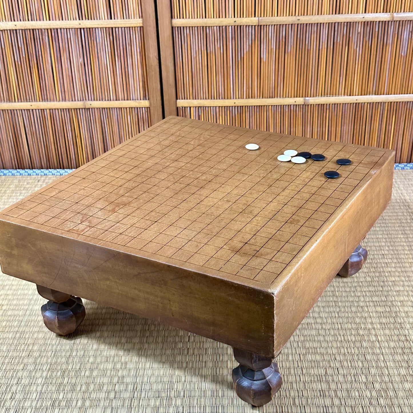 Vintage Japanese Katsura Go Board Floor Goban with Carved Tulip Legs 9cm Thick B2