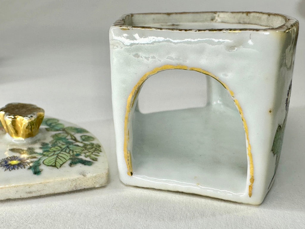 Antique Chinese Qing/Republic Porcelain Cricket House Famille Rose Floral Pine Zhang Mark 2.5"