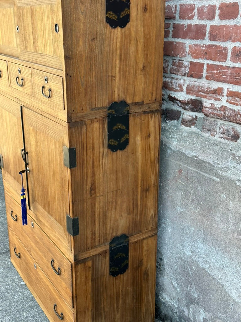 Antique Japanese Taisho Era c1920's Clothing Chest Kiri Ishodansu Tansu 60.5"H