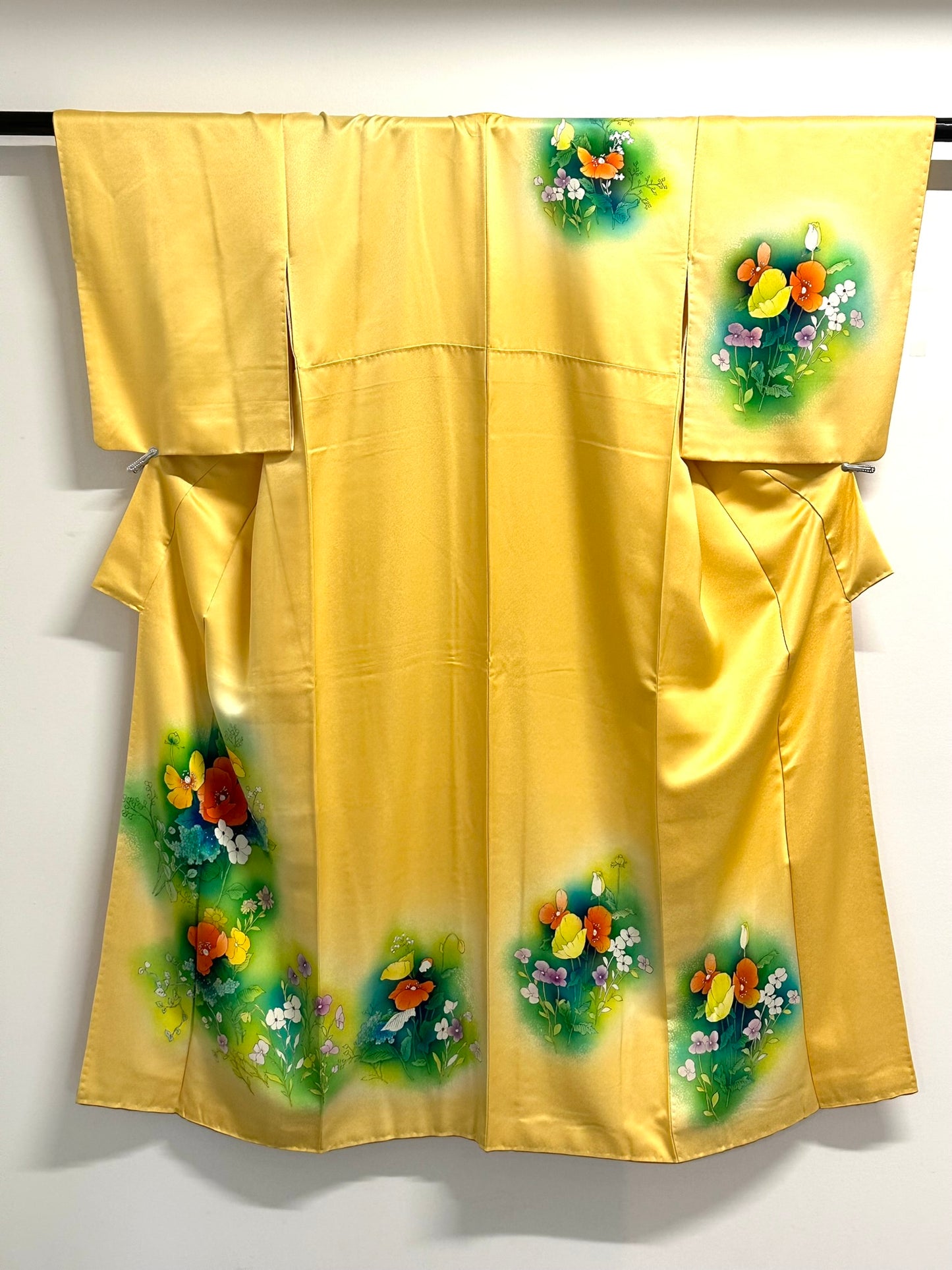 Vintage Japanese Silk Kimono Yuzen Poppy Bouquet Roundels Pale Yellow Showa