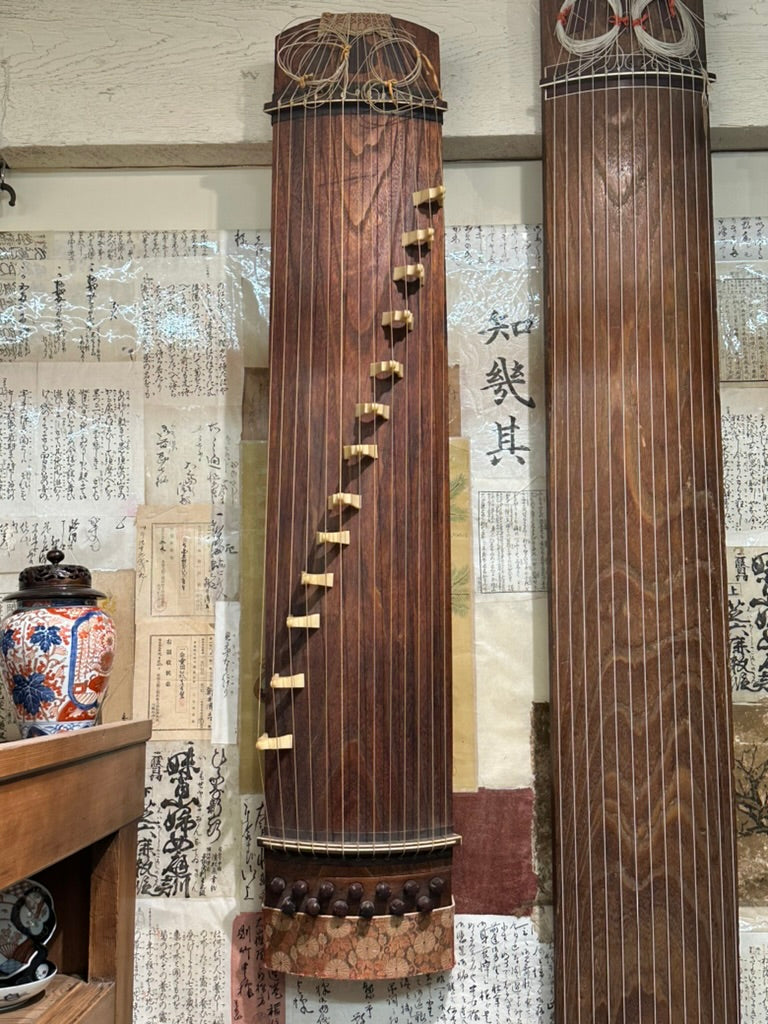 Vintage Japanese Showa Era Tangoto Short Koto Kiri Wood 13-String Zither 55″L