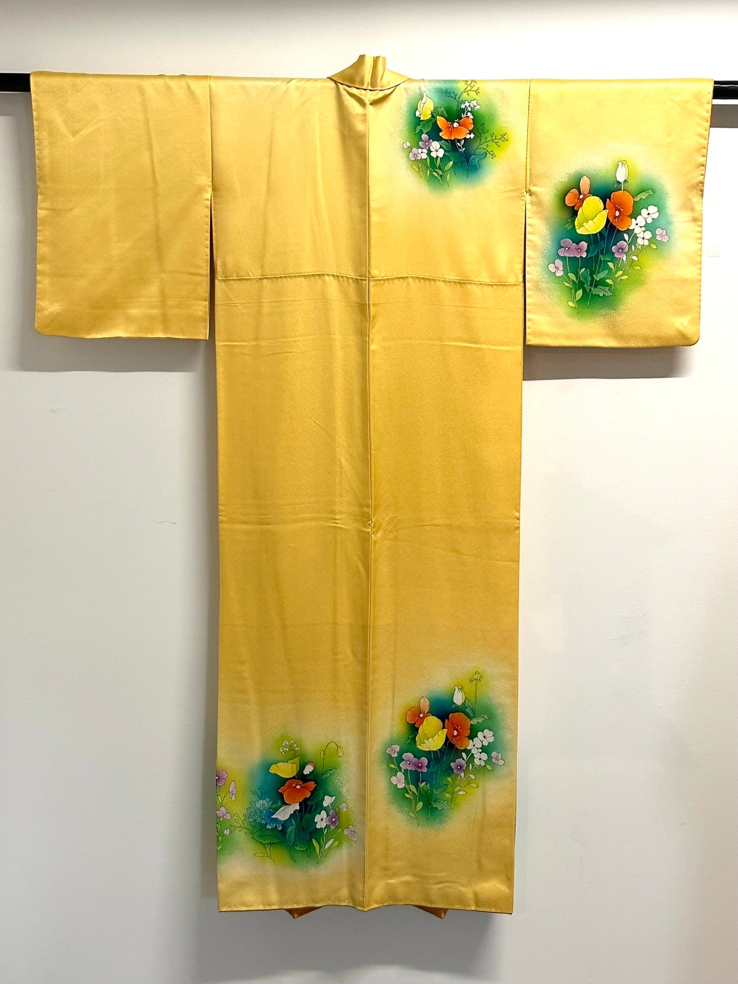 Vintage Japanese Silk Kimono Yuzen Poppy Bouquet Roundels Pale Yellow Showa