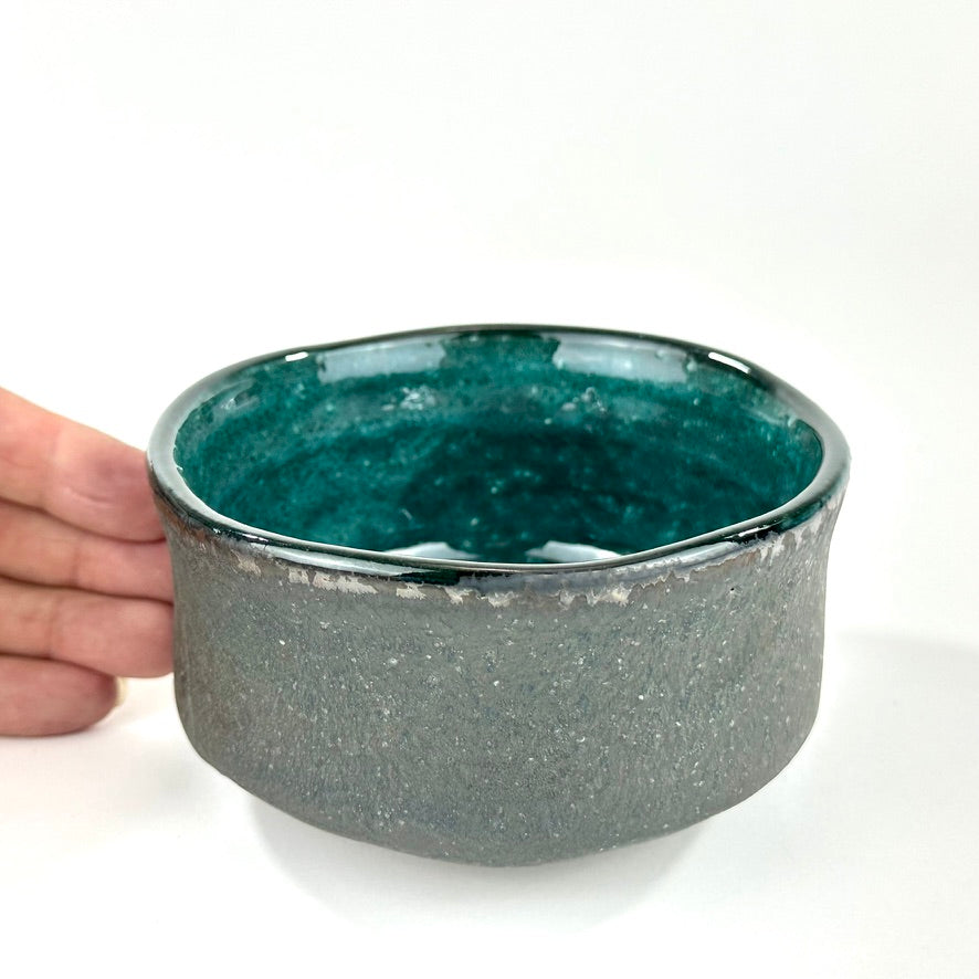 Japanese Mino Ware Chawan Matcha Tea Bowl Blue Teal Interior Grey Speckle Glaze NEW 5"