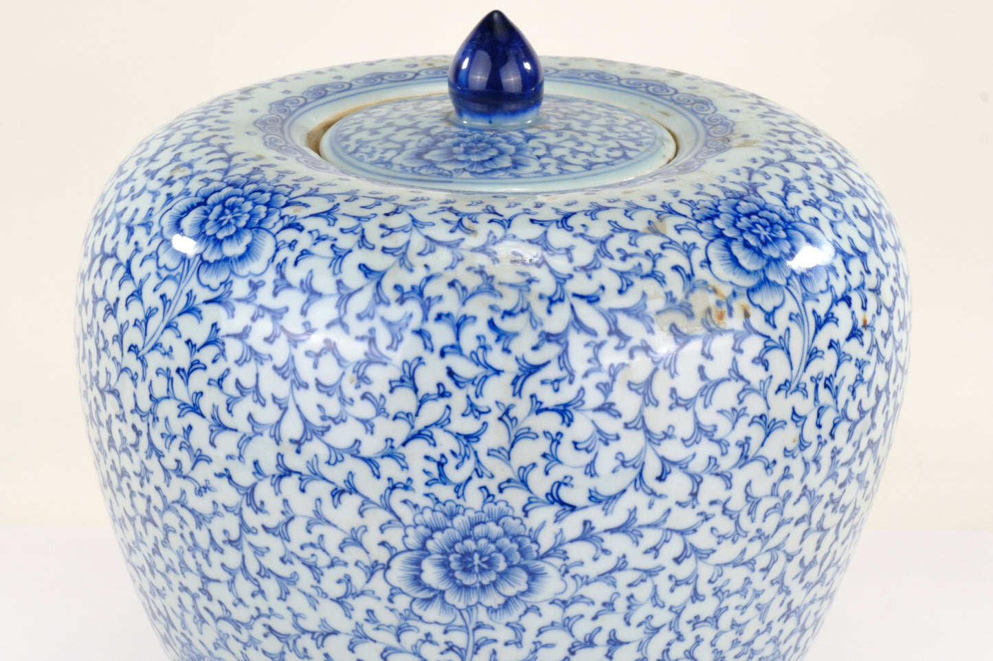 Chinese Blue and White Porcelain Covered Jar Interlocking Lotus Scroll Qing 11H