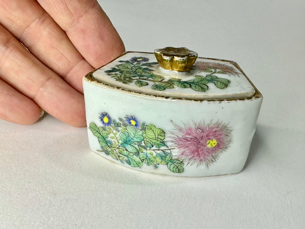 Antique Chinese Qing/Republic Porcelain Cricket House Famille Rose Floral Pine Zhang Mark 2.5"