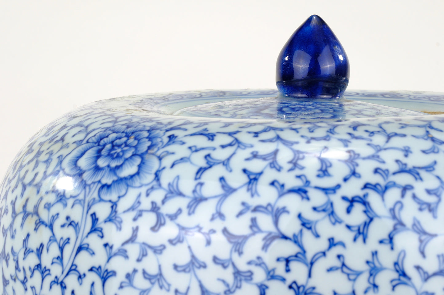 Chinese Blue and White Porcelain Covered Jar Interlocking Lotus Scroll Qing 11H