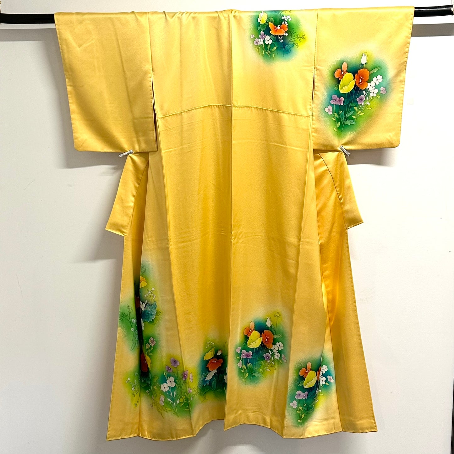 Vintage Japanese Silk Kimono Yuzen Poppy Bouquet Roundels Pale Yellow Showa