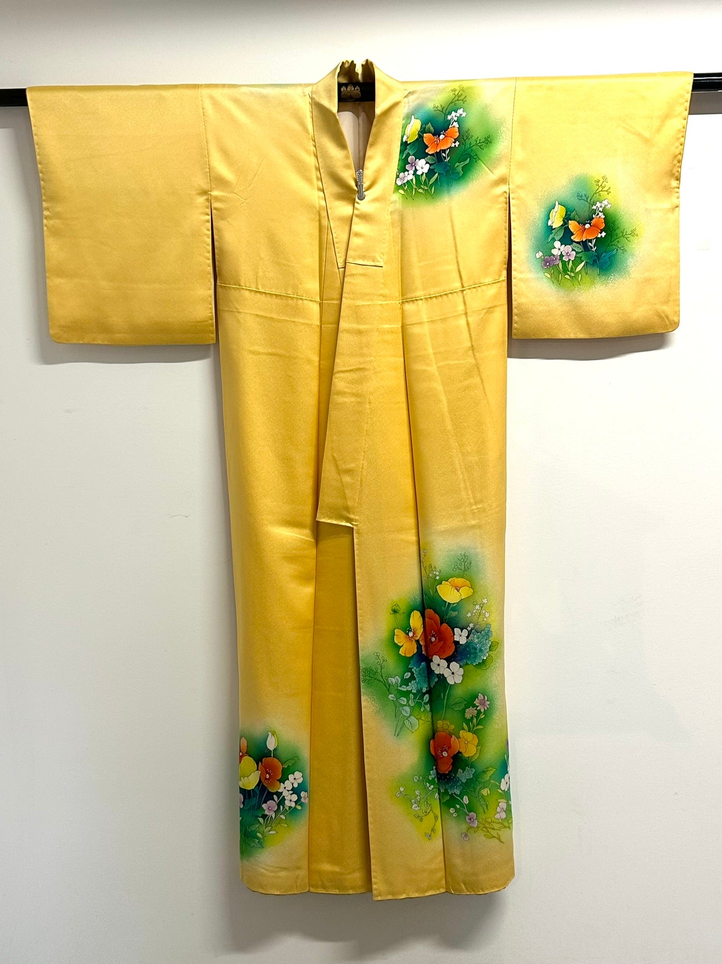 Vintage Japanese Silk Kimono Yuzen Poppy Bouquet Roundels Pale Yellow Showa