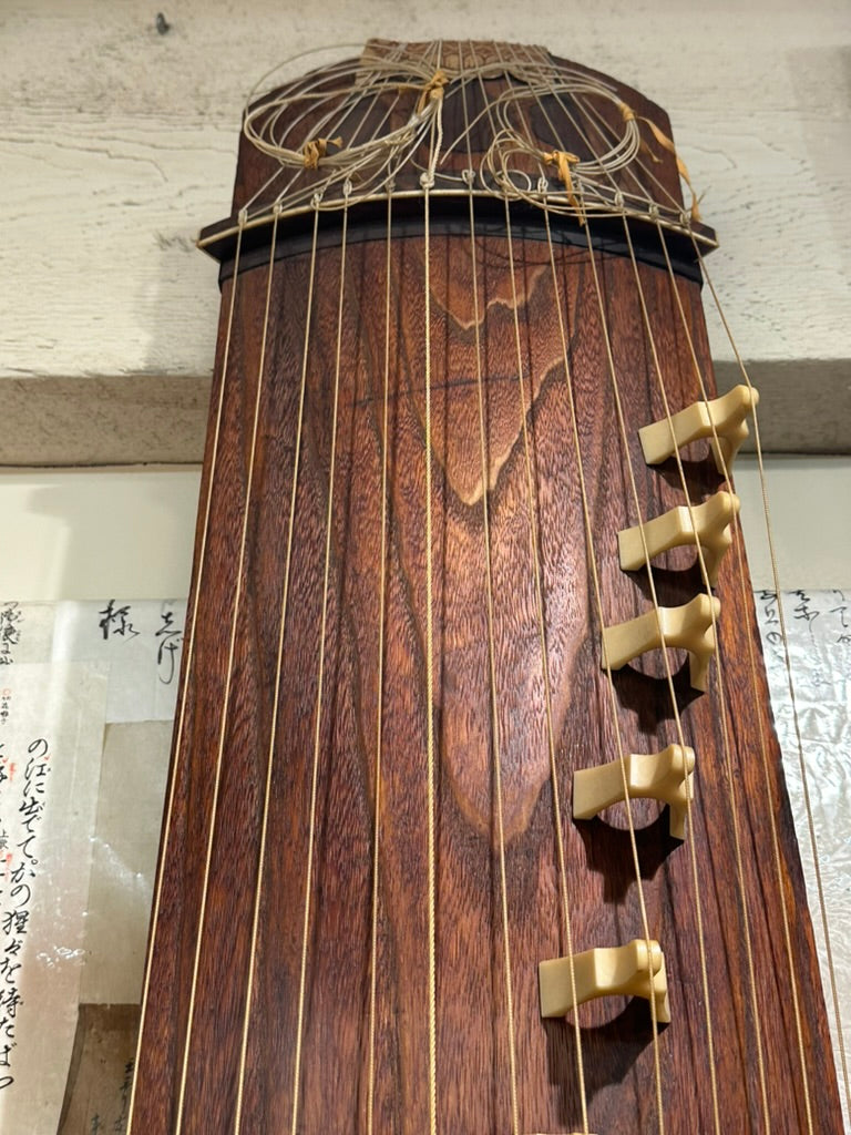 Vintage Japanese Showa Era Tangoto Short Koto Kiri Wood 13-String Zither 55″L