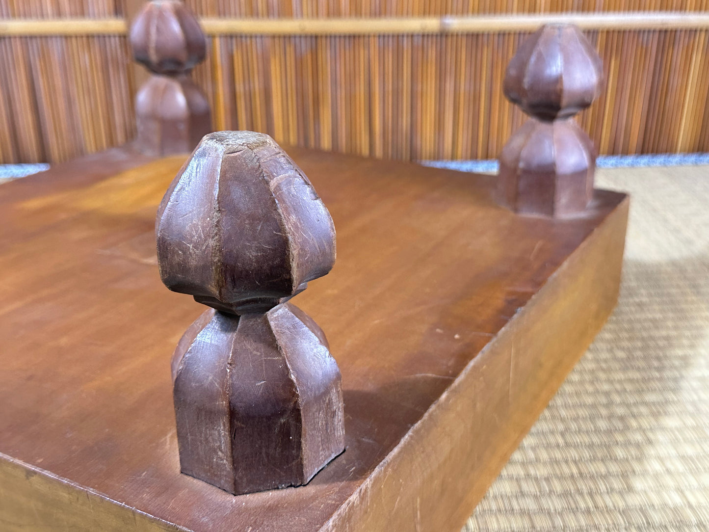 Vintage Japanese Katsura Go Board Floor Goban with Carved Tulip Legs 9cm Thick B2