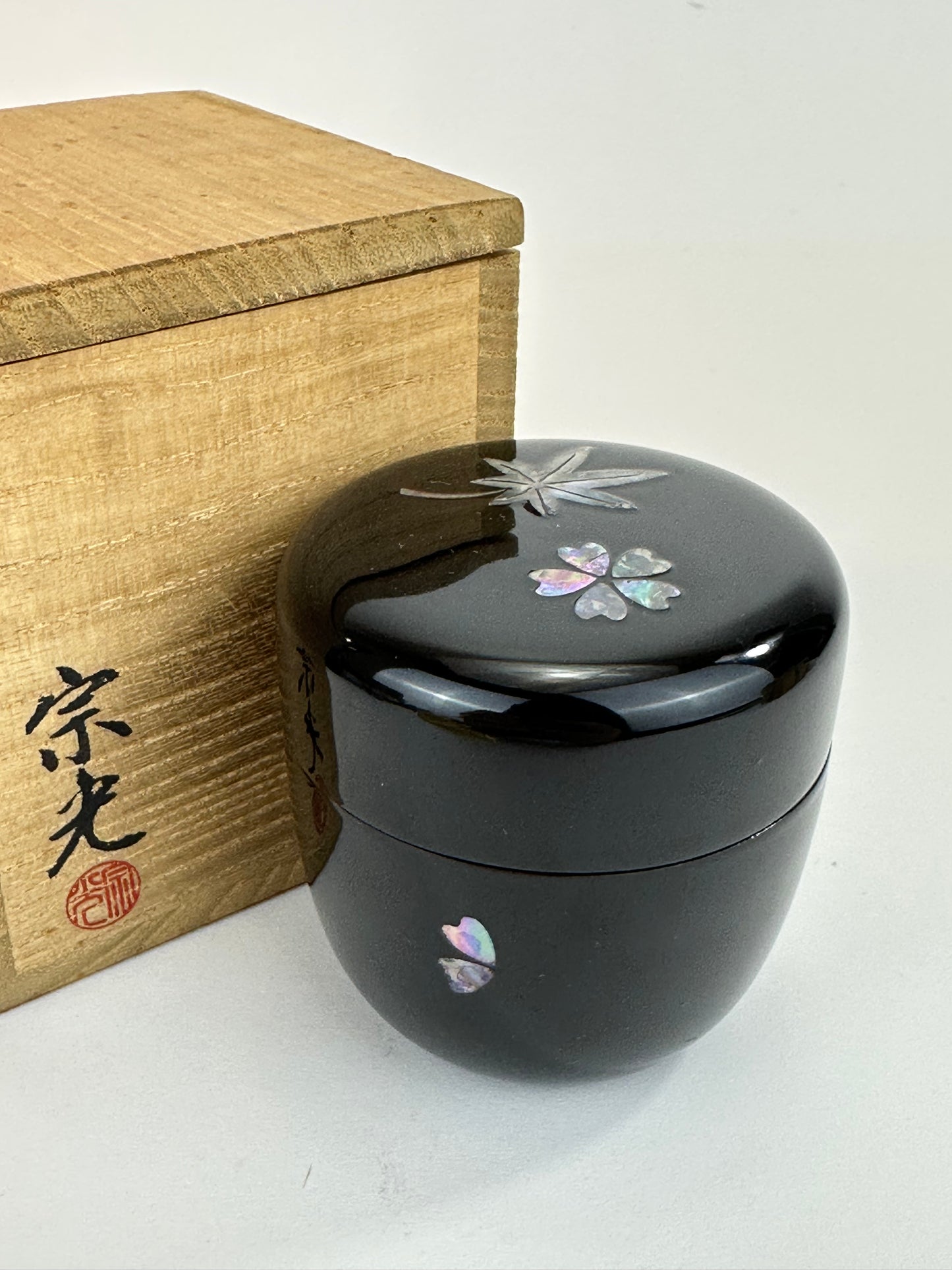 Vintage Japanese Natsume Wooden Tea caddy Raden Cherry blossoms & Maple Leaves