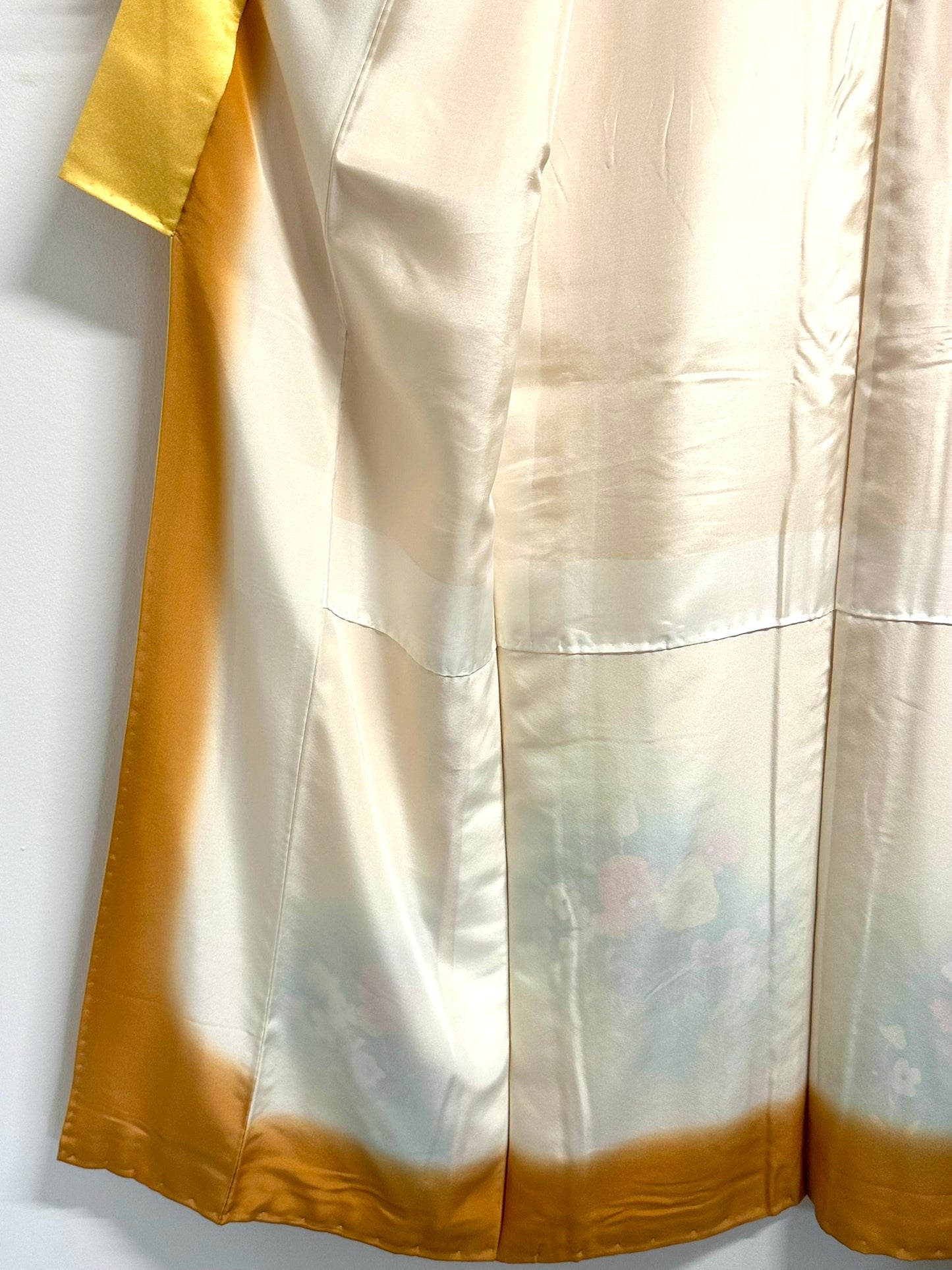 Vintage Japanese Silk Kimono Yuzen Poppy Bouquet Roundels Pale Yellow Showa