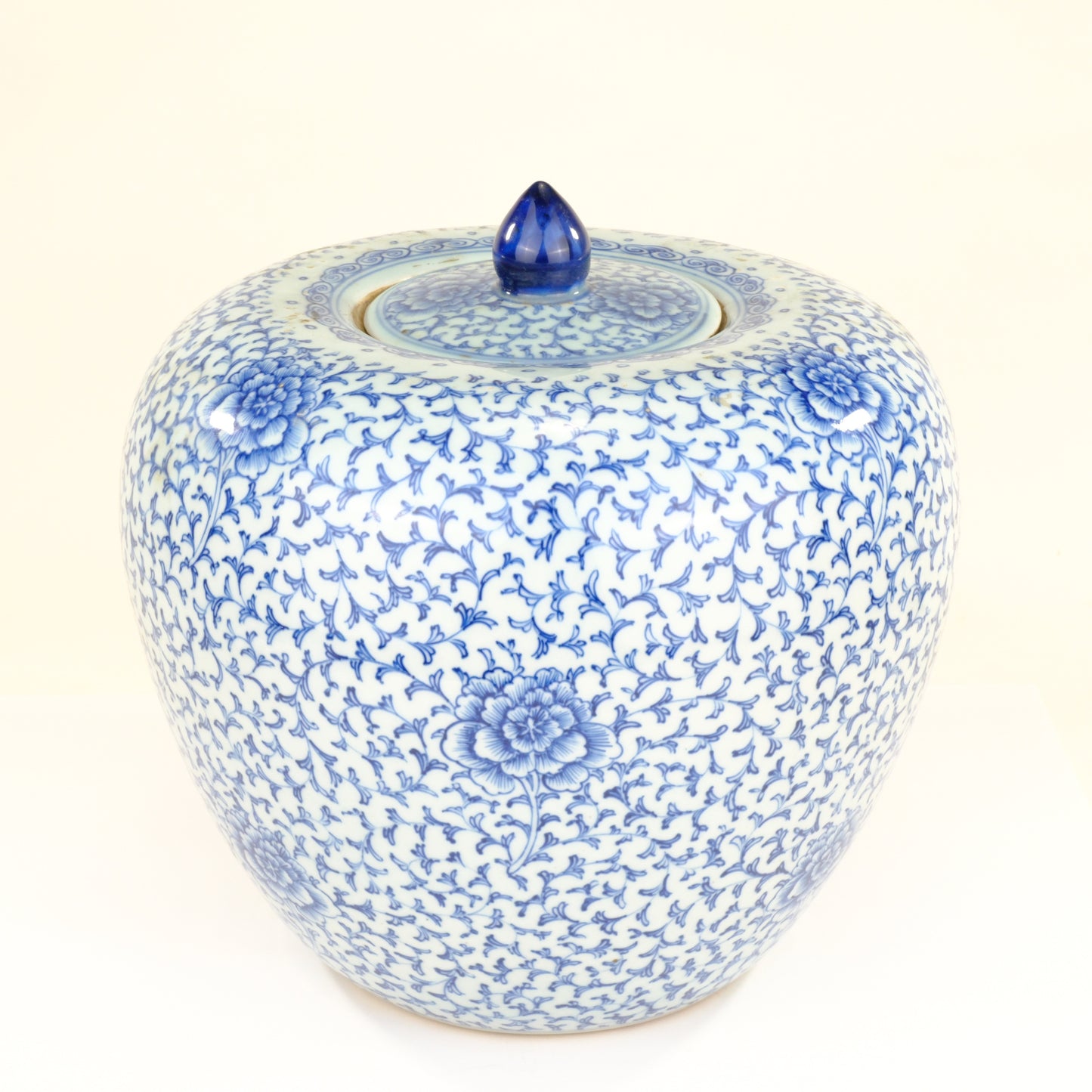 Chinese Blue and White Porcelain Covered Jar Interlocking Lotus Scroll Qing 11H