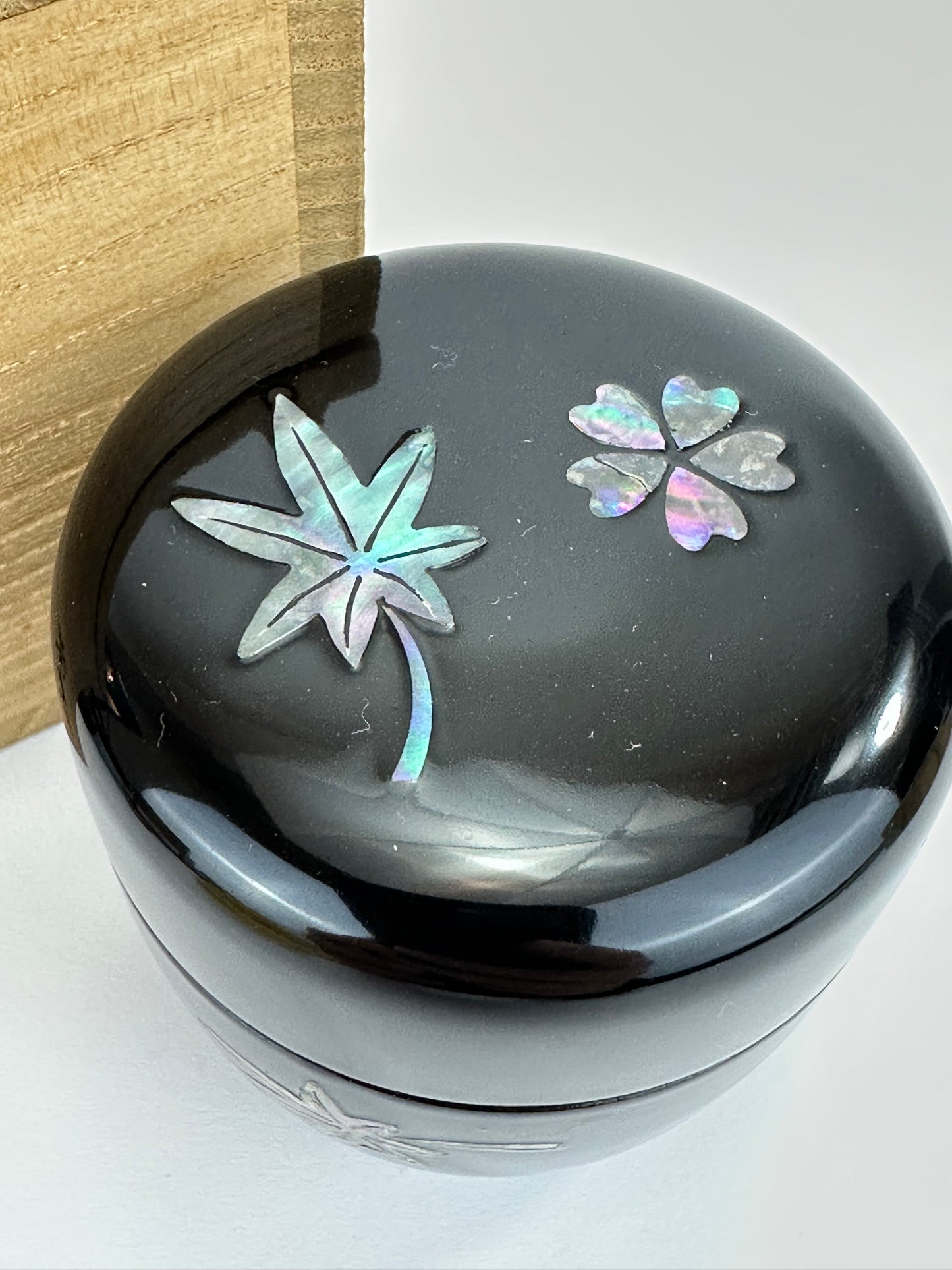 Vintage Japanese Natsume Wooden Tea caddy Raden Cherry blossoms & Maple Leaves