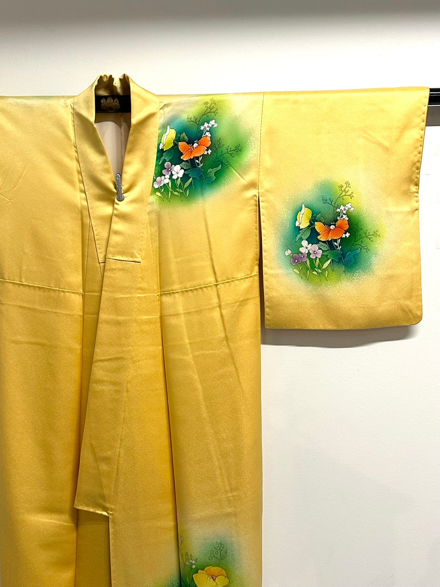 Vintage Japanese Silk Kimono Yuzen Poppy Bouquet Roundels Pale Yellow Showa