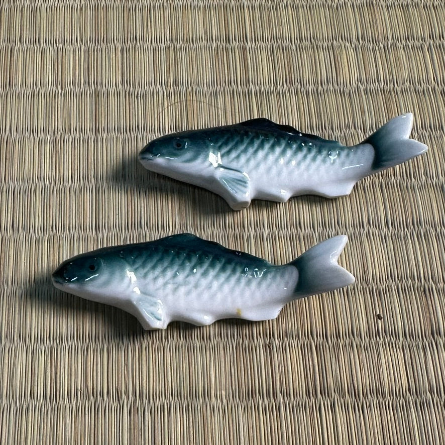1 (one) Vintage Japanese Porcelain Hashioki Koi Fish Form Chopstick Rest Showa